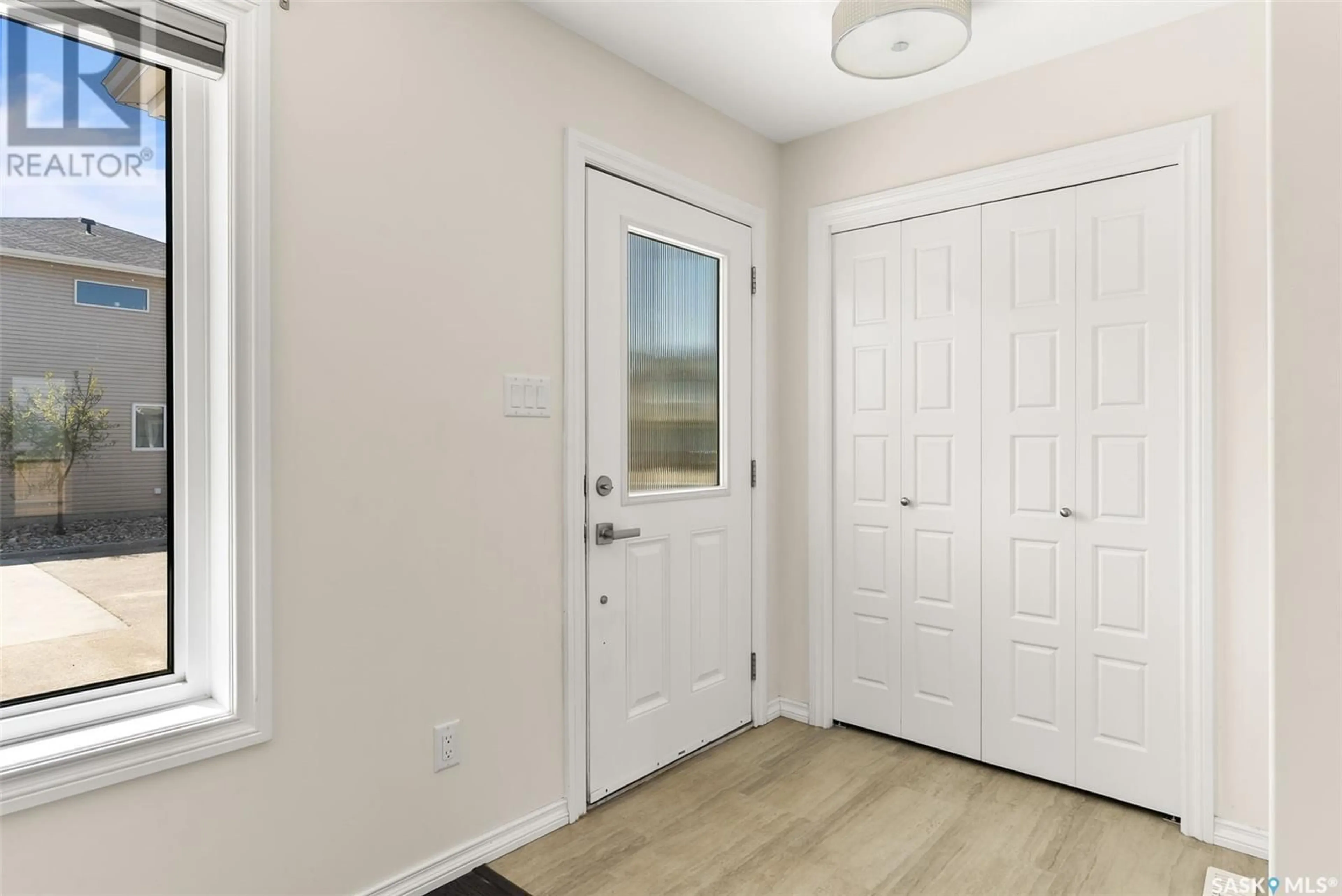 Indoor entryway for E - 112 1920 7TH AVENUE, Regina Saskatchewan S4N6M9