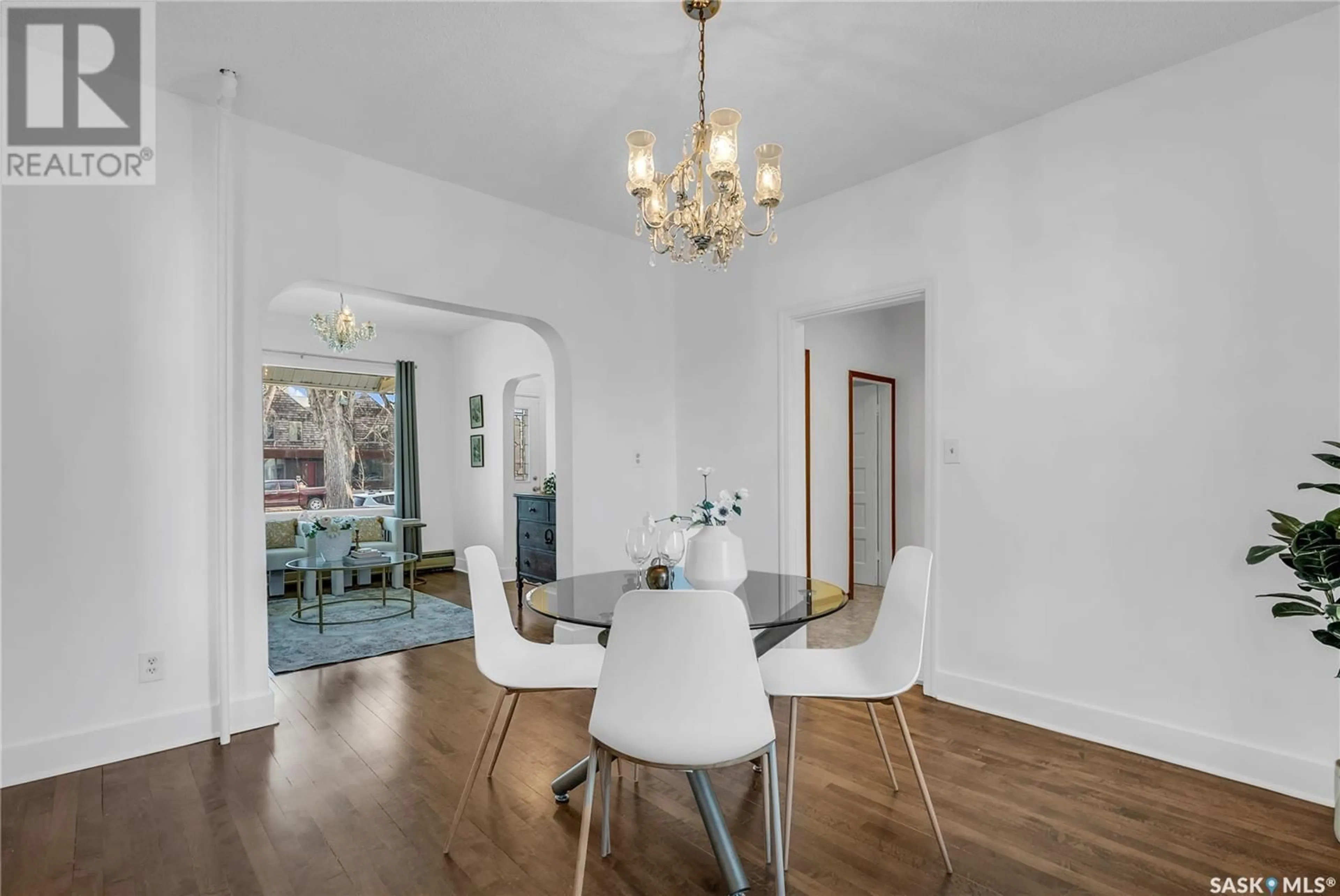 Dining room, wood/laminate floor for 833 MAIN STREET, Saskatoon Saskatchewan S7H0K2