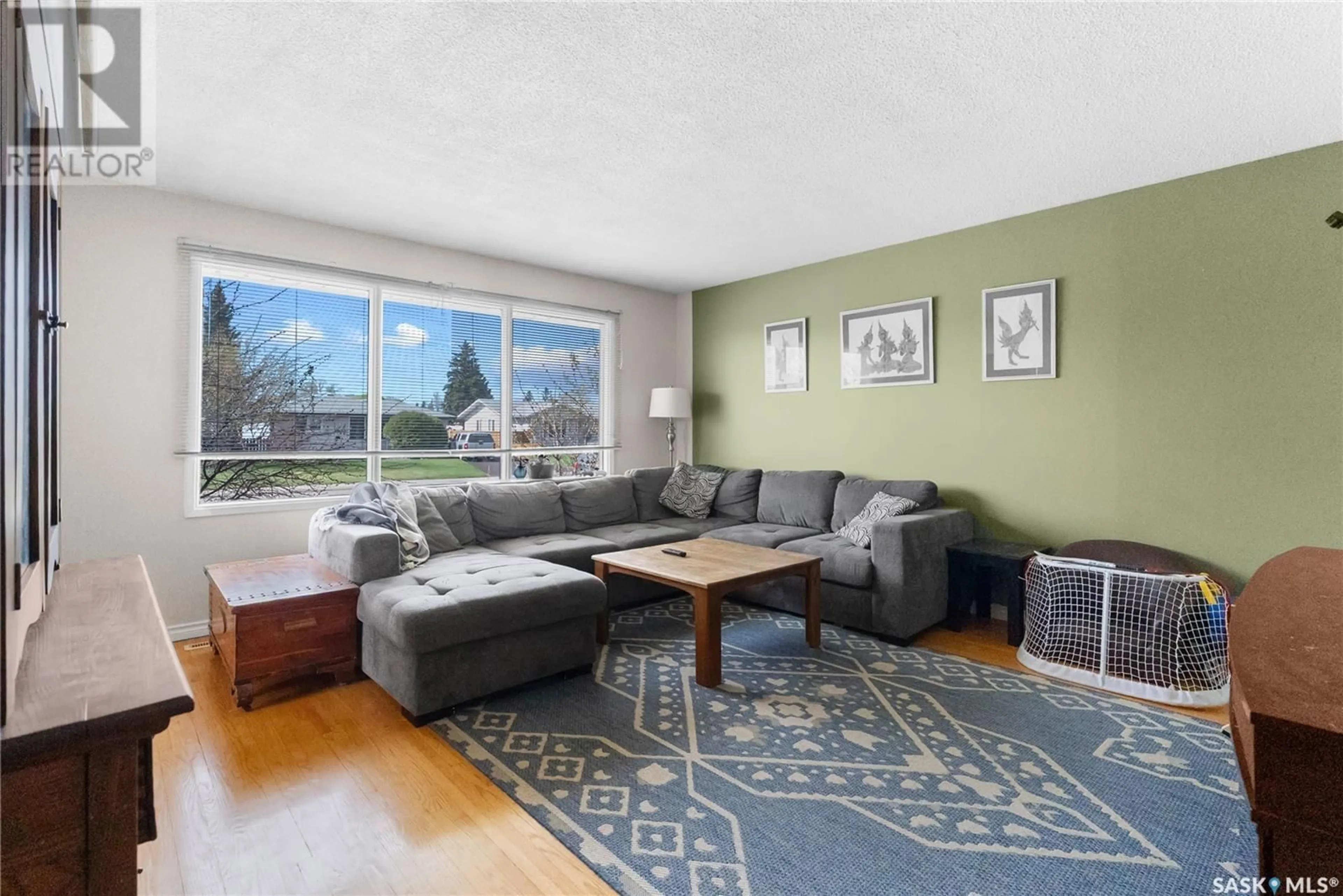 Living room with furniture, unknown for 52 MADISON CRESCENT, Saskatoon Saskatchewan S7L3V8
