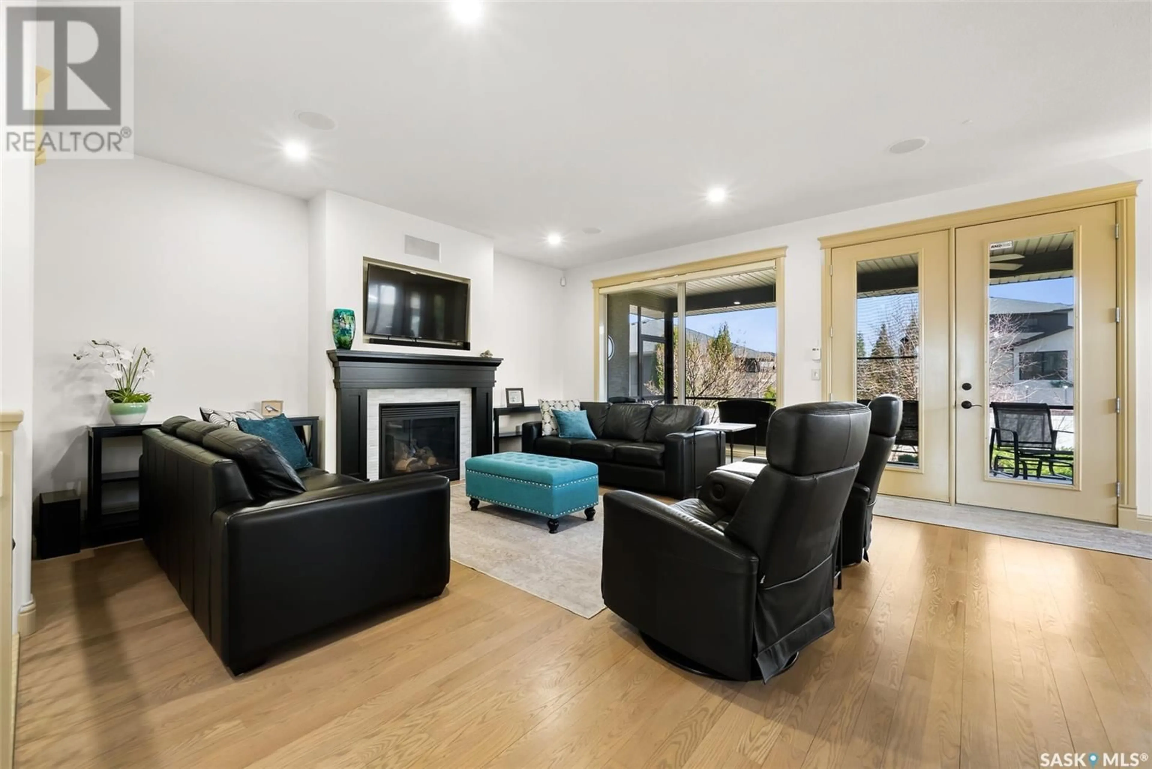 Living room with furniture, unknown for 8035 WASCANA GARDENS CRESCENT, Regina Saskatchewan S4V1G8