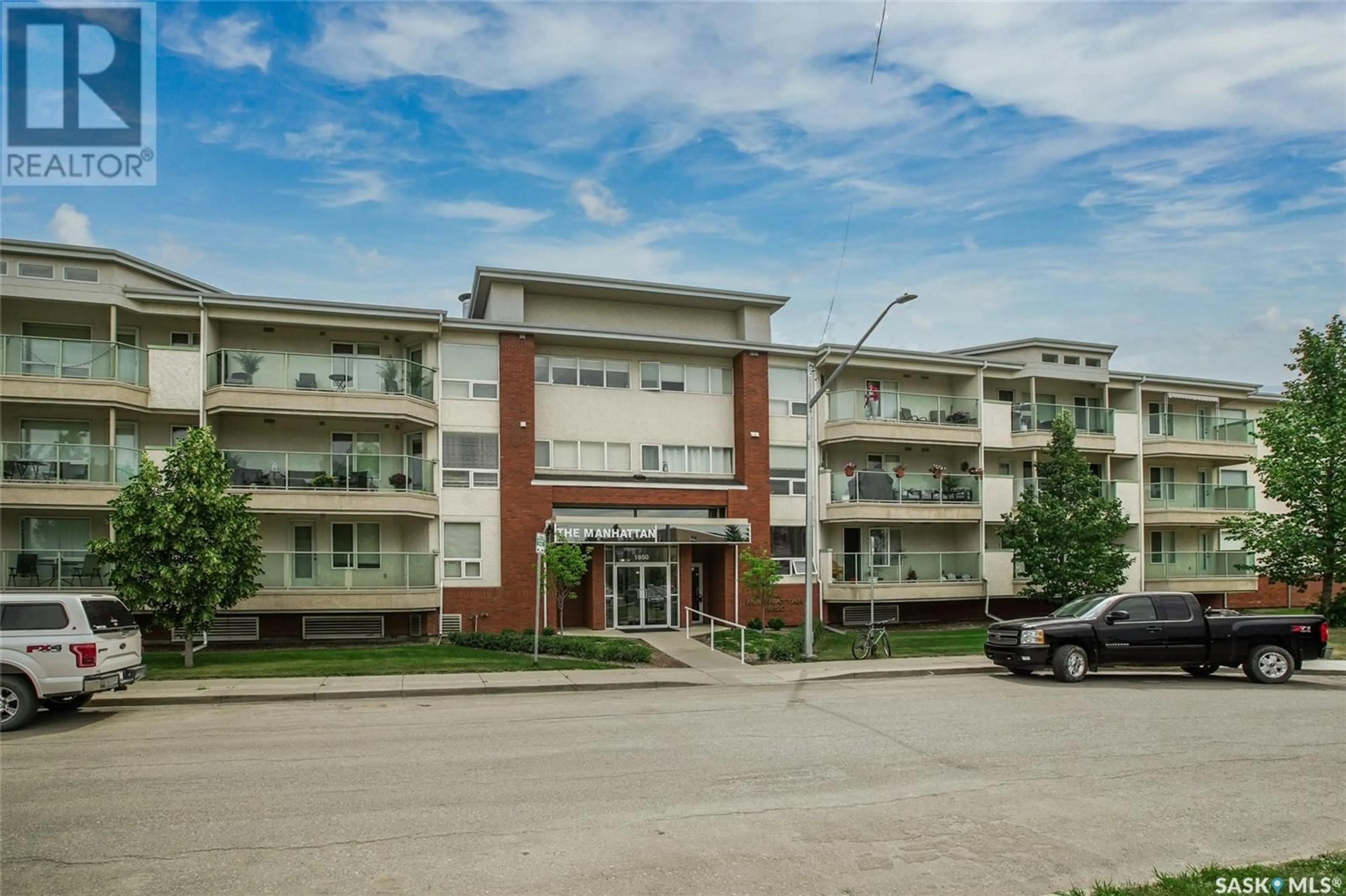 Patio, building for 312 1850 MAIN STREET, Saskatoon Saskatchewan S7H5T2