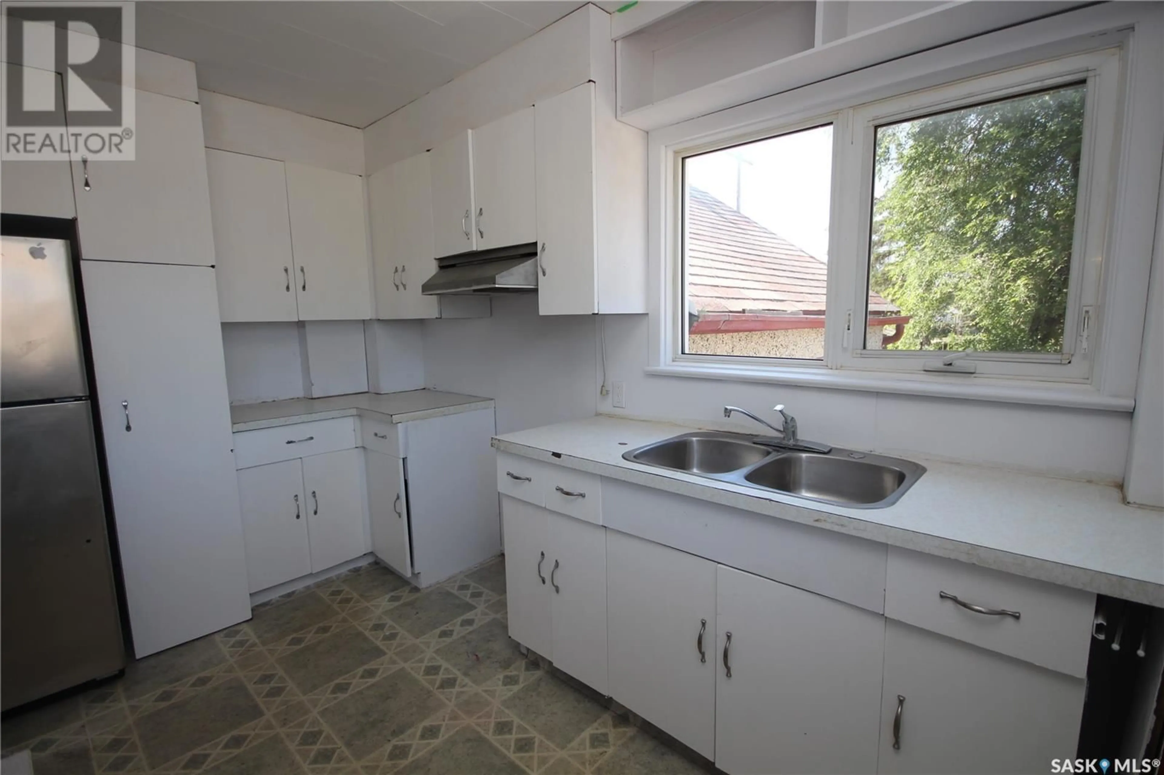 Standard kitchen, unknown for 991 108TH STREET, North Battleford Saskatchewan S9A2A7