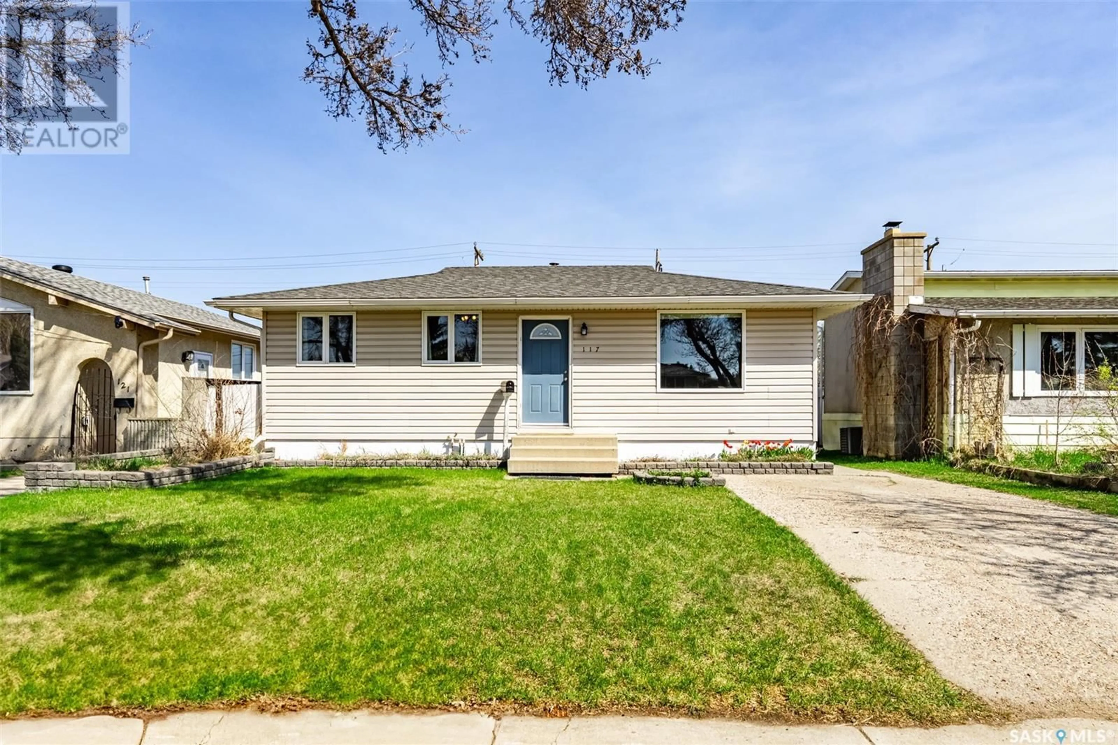 Home with vinyl exterior material, street for 117 RITA CRESCENT, Saskatoon Saskatchewan S7N2L4