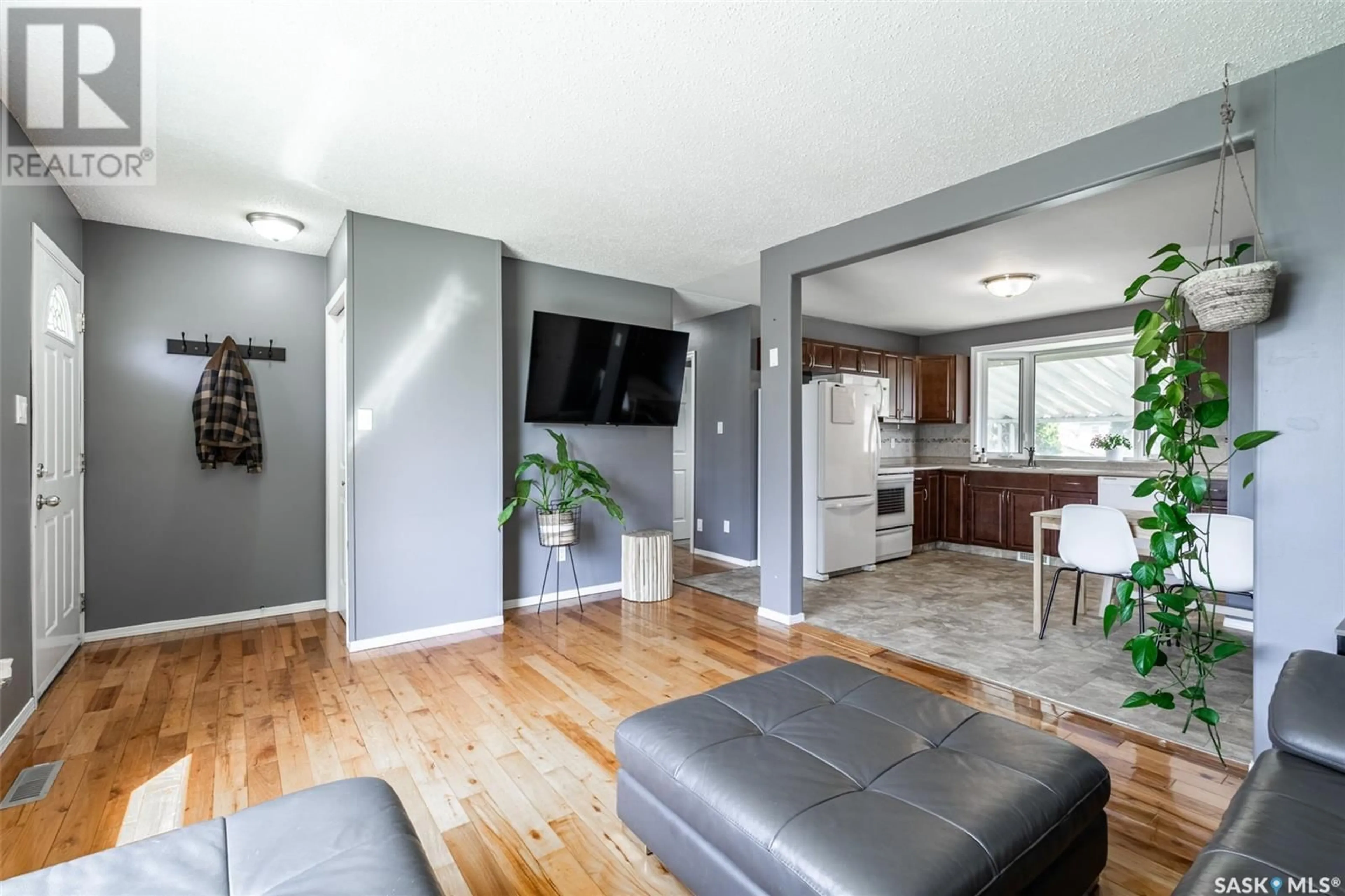 Living room with furniture, unknown for 117 RITA CRESCENT, Saskatoon Saskatchewan S7N2L4