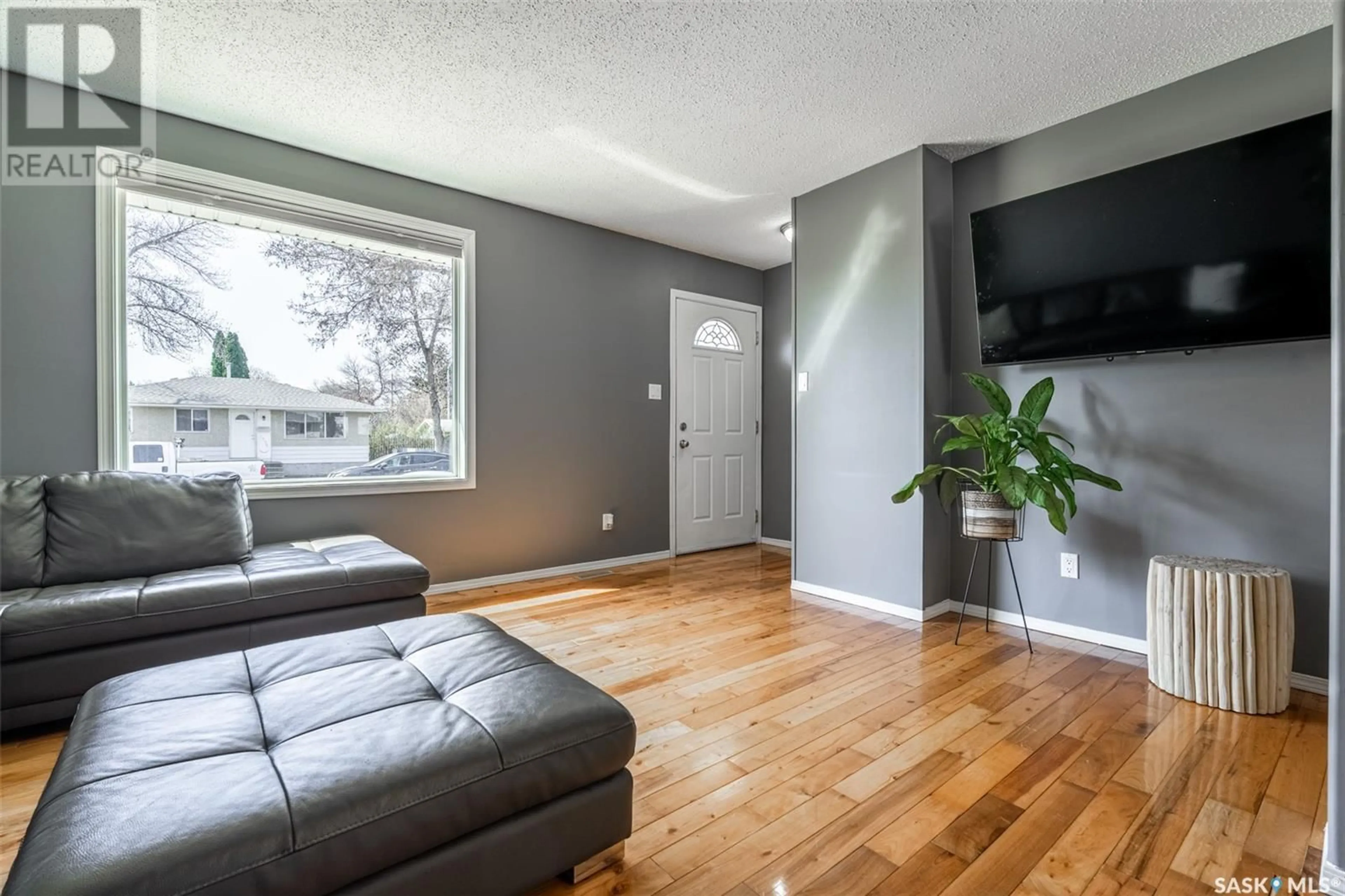 Living room with furniture, unknown for 117 RITA CRESCENT, Saskatoon Saskatchewan S7N2L4