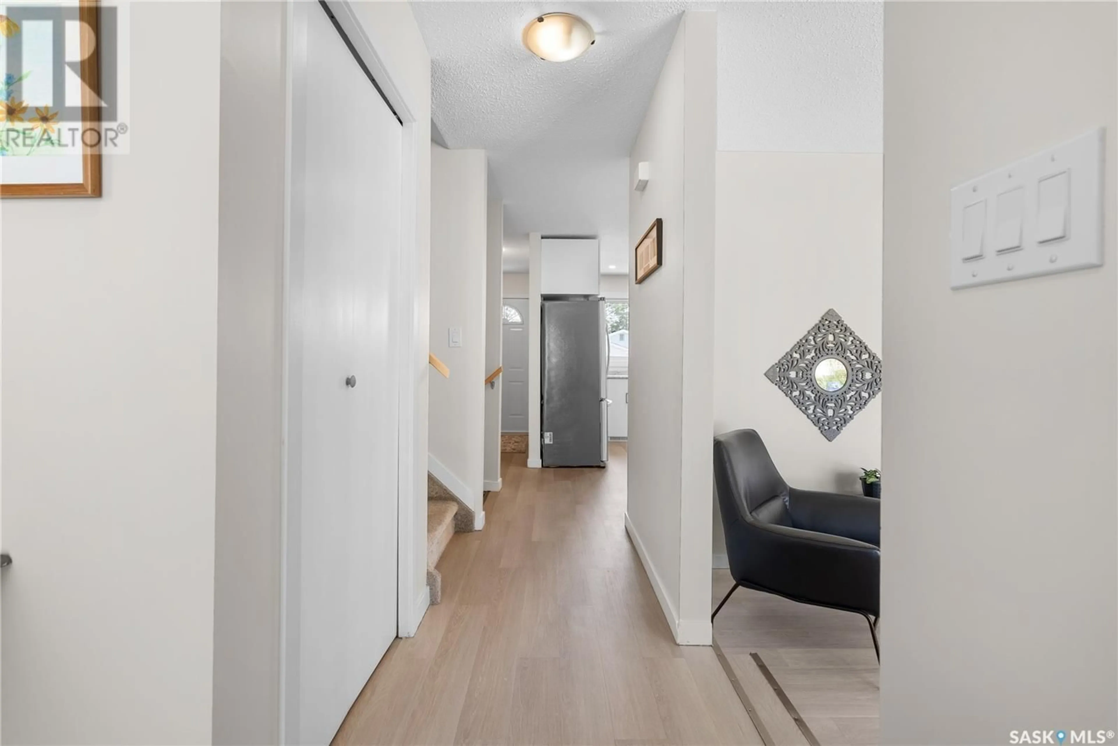 Indoor entryway for 77 ALBANY CRESCENT, Saskatoon Saskatchewan S7K1J4