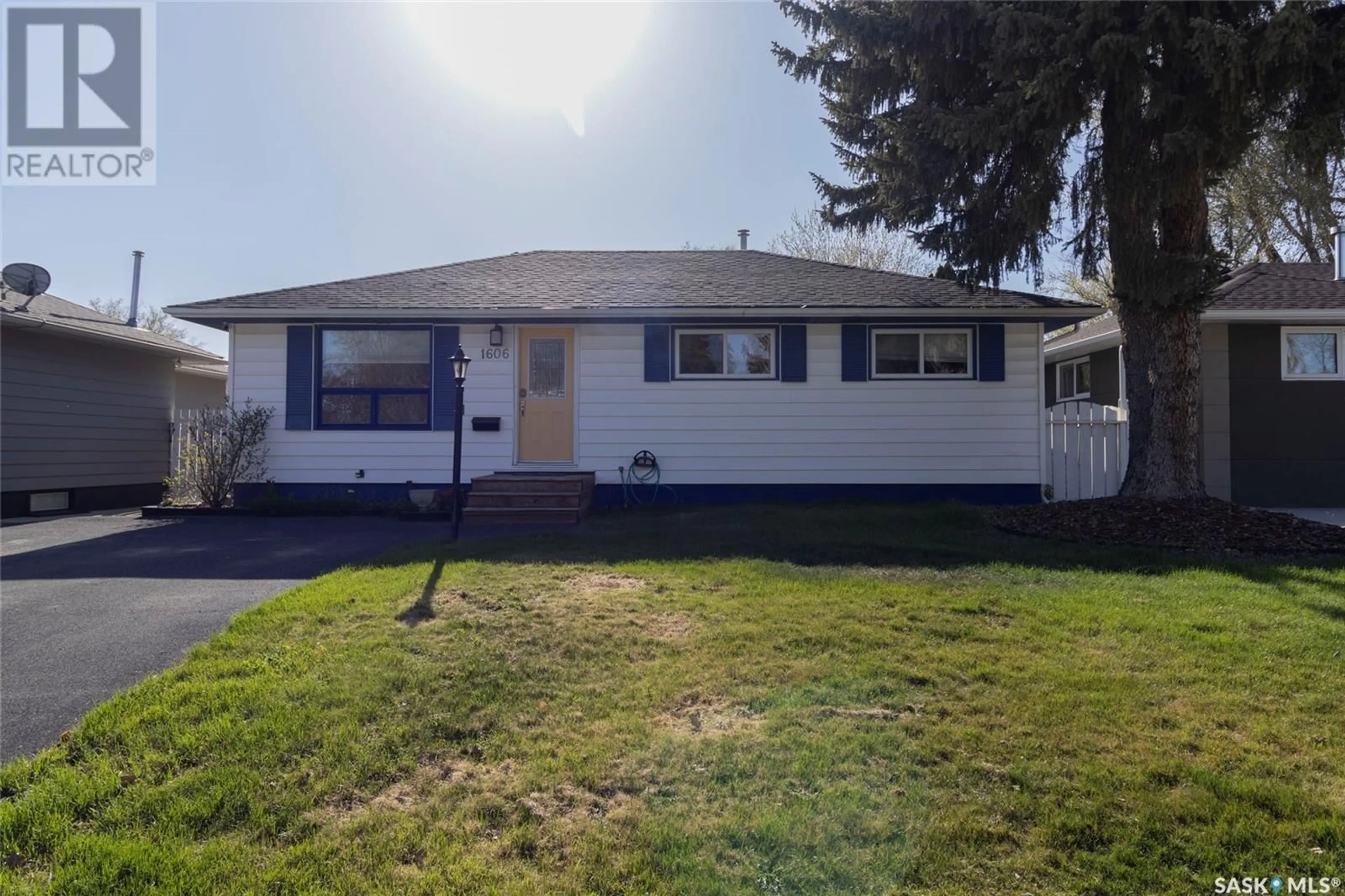 Home with vinyl exterior material, street for 1606 GROSVENOR AVENUE, Saskatoon Saskatchewan S7H2T3