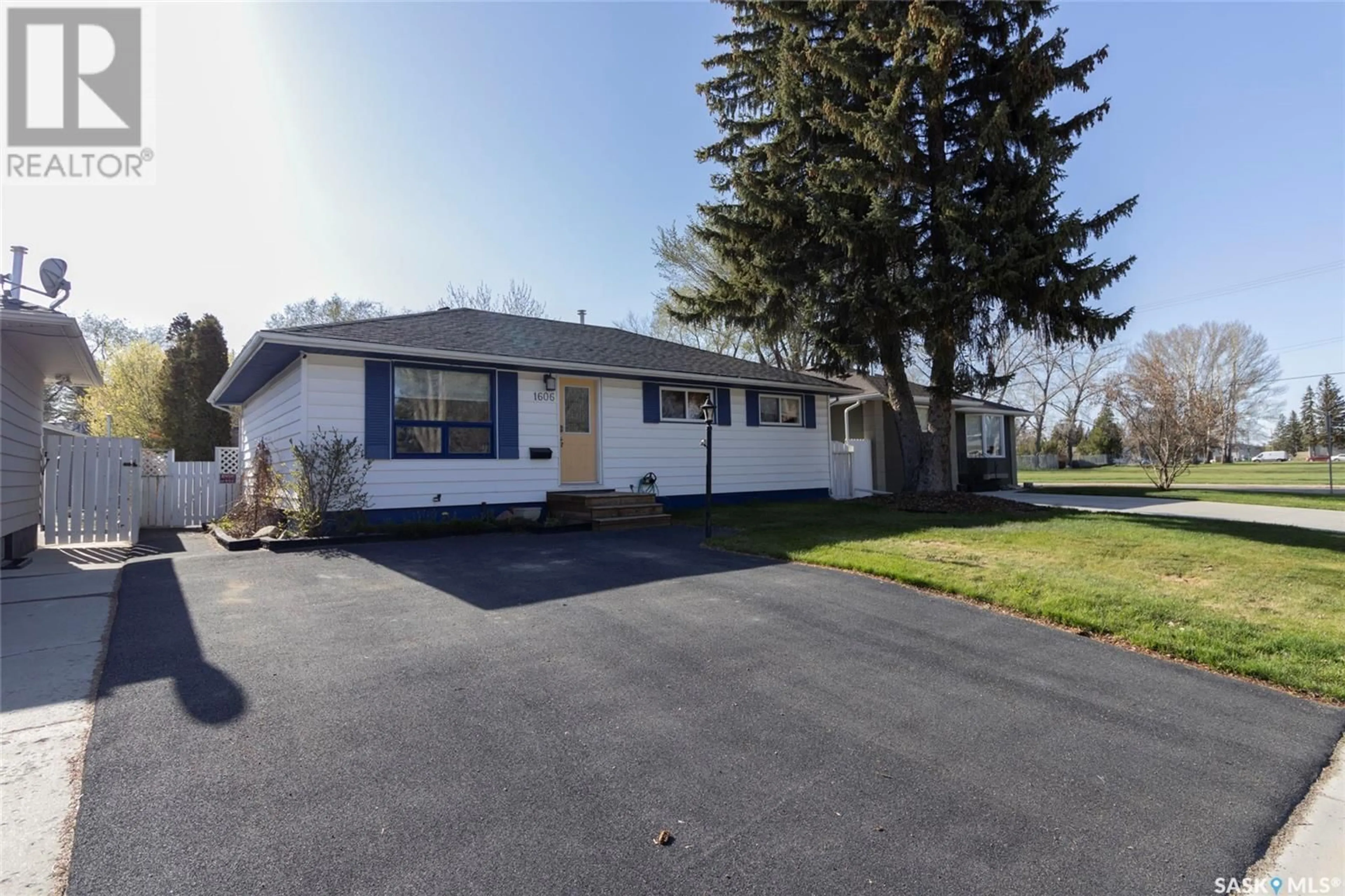 Home with vinyl exterior material, street for 1606 GROSVENOR AVENUE, Saskatoon Saskatchewan S7H2T3
