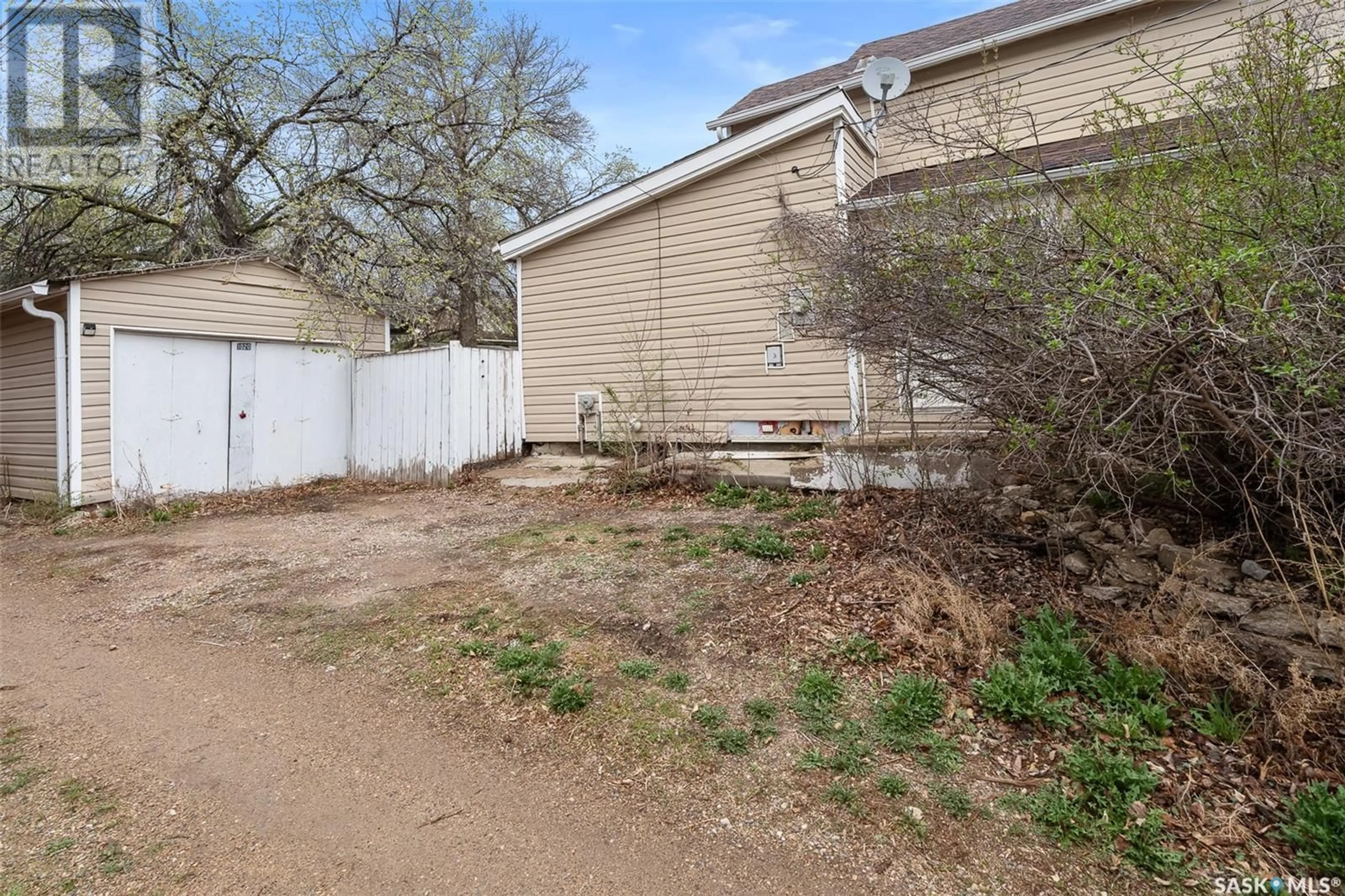 A pic from outside/outdoor area/front of a property/back of a property/a pic from drone, street for 1020 2ND AVENUE, Moose Jaw Saskatchewan S6H3R2