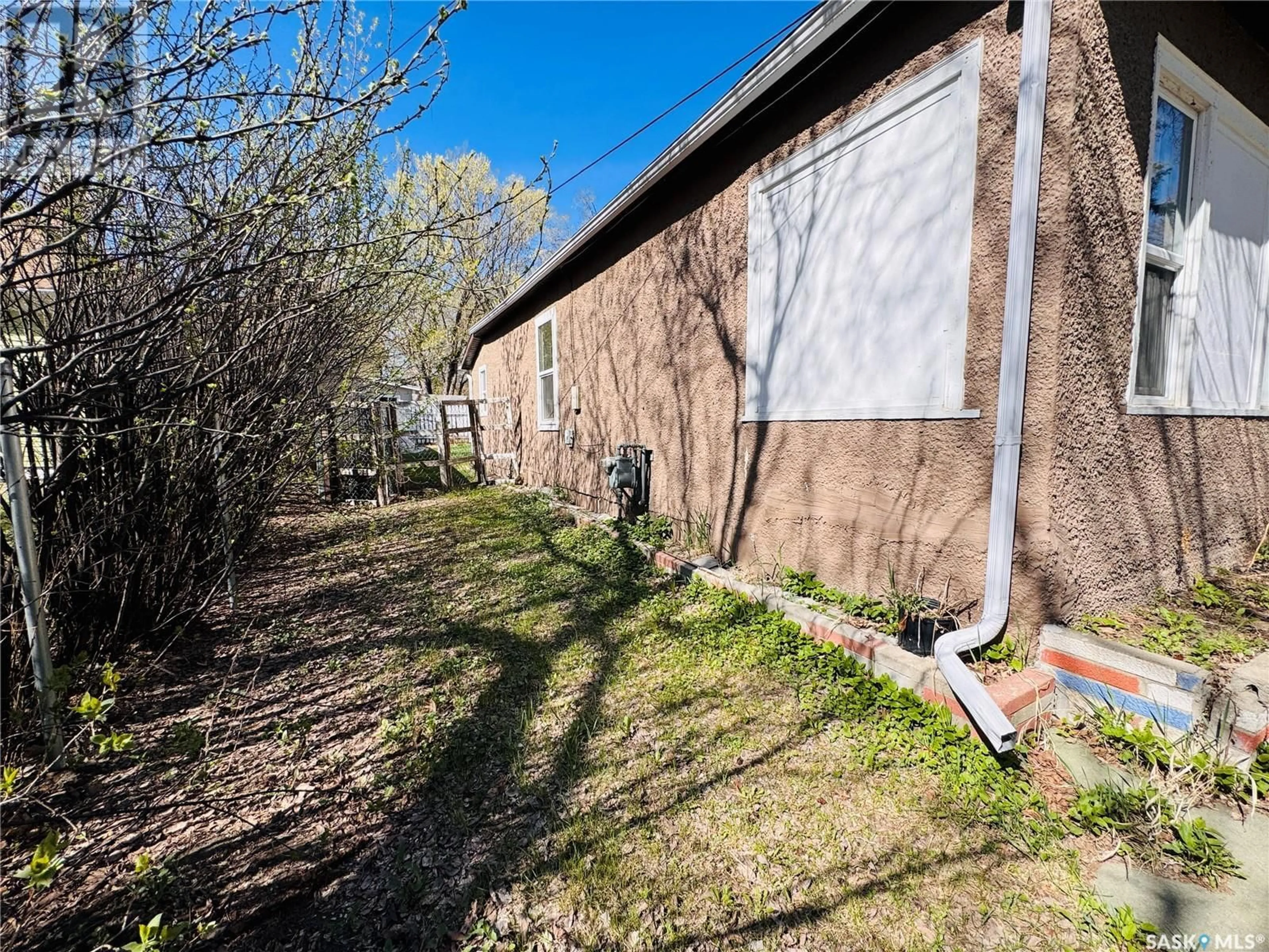Shed for 501 F AVENUE, Saskatoon Saskatchewan S7L1W2