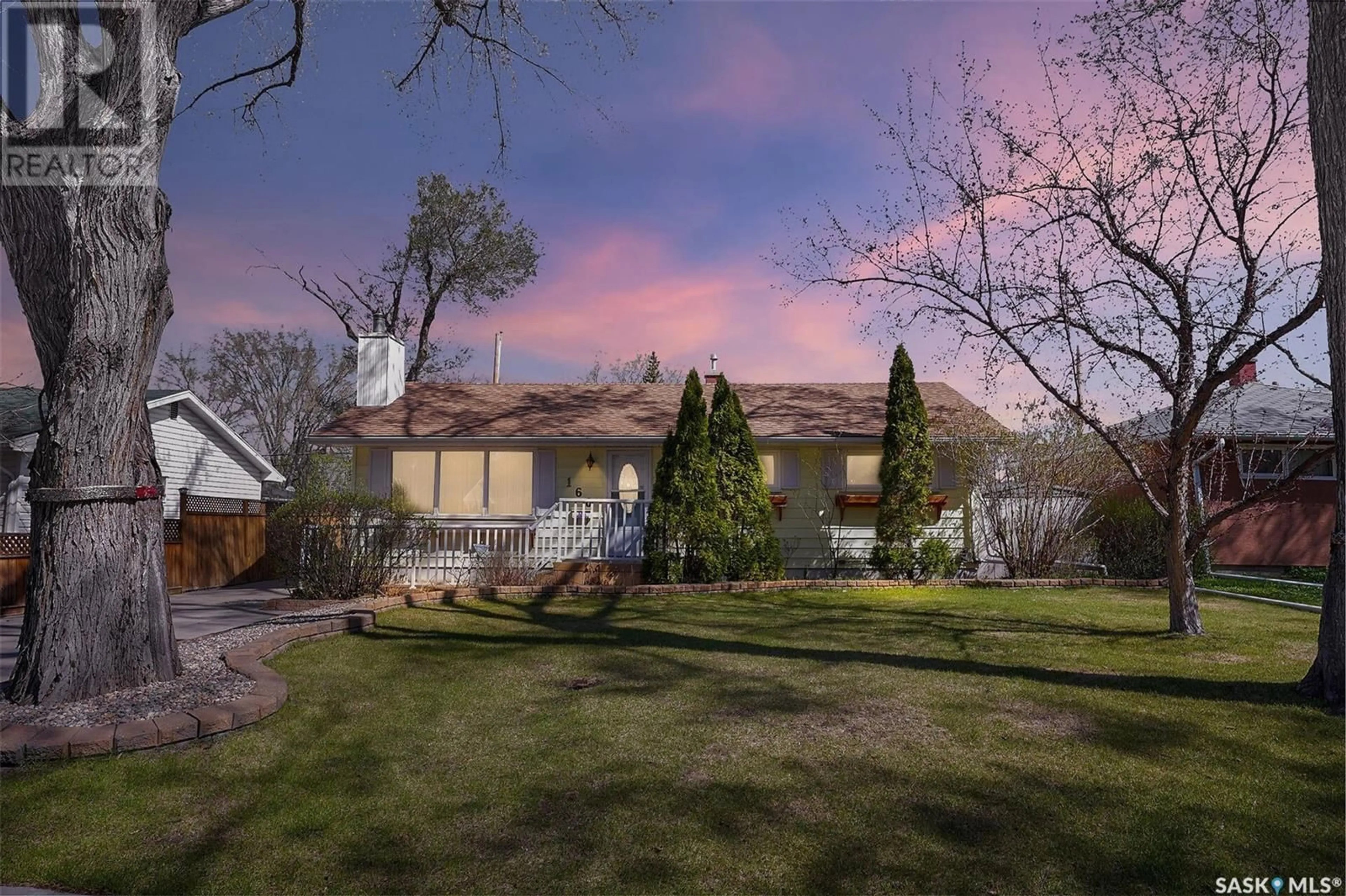 A pic from outside/outdoor area/front of a property/back of a property/a pic from drone, street for 160 CARDINAL CRESCENT, Regina Saskatchewan S4S4Y7