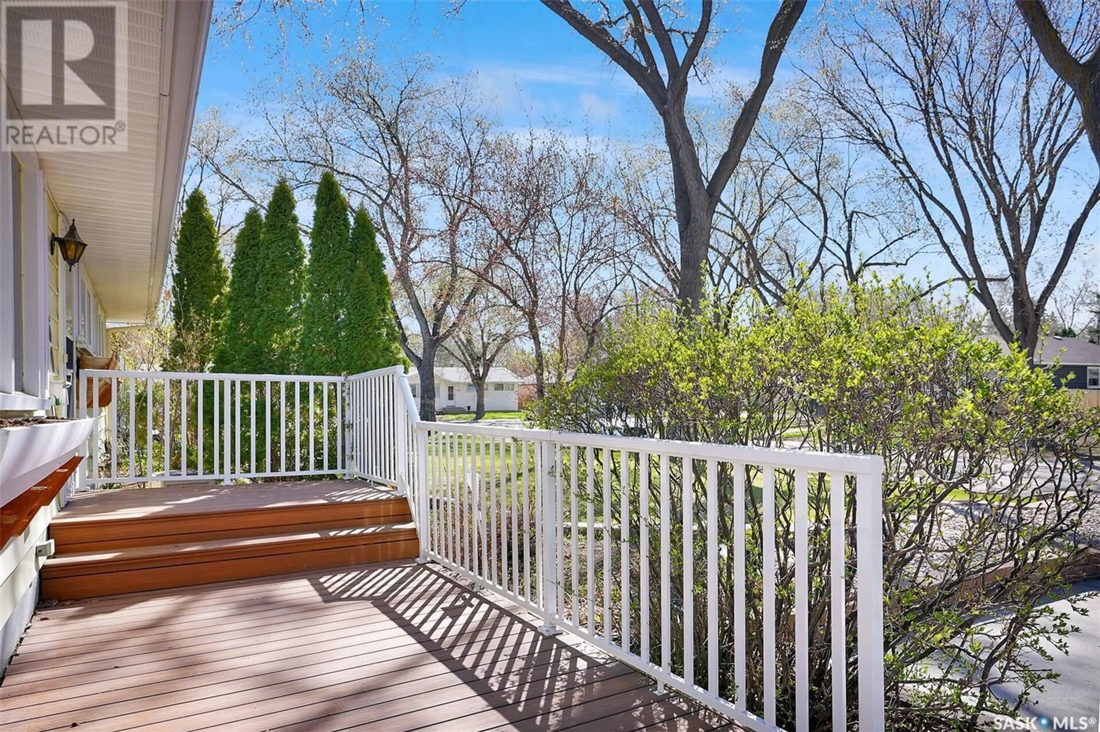 Patio, unknown for 160 CARDINAL CRESCENT, Regina Saskatchewan S4S4Y7