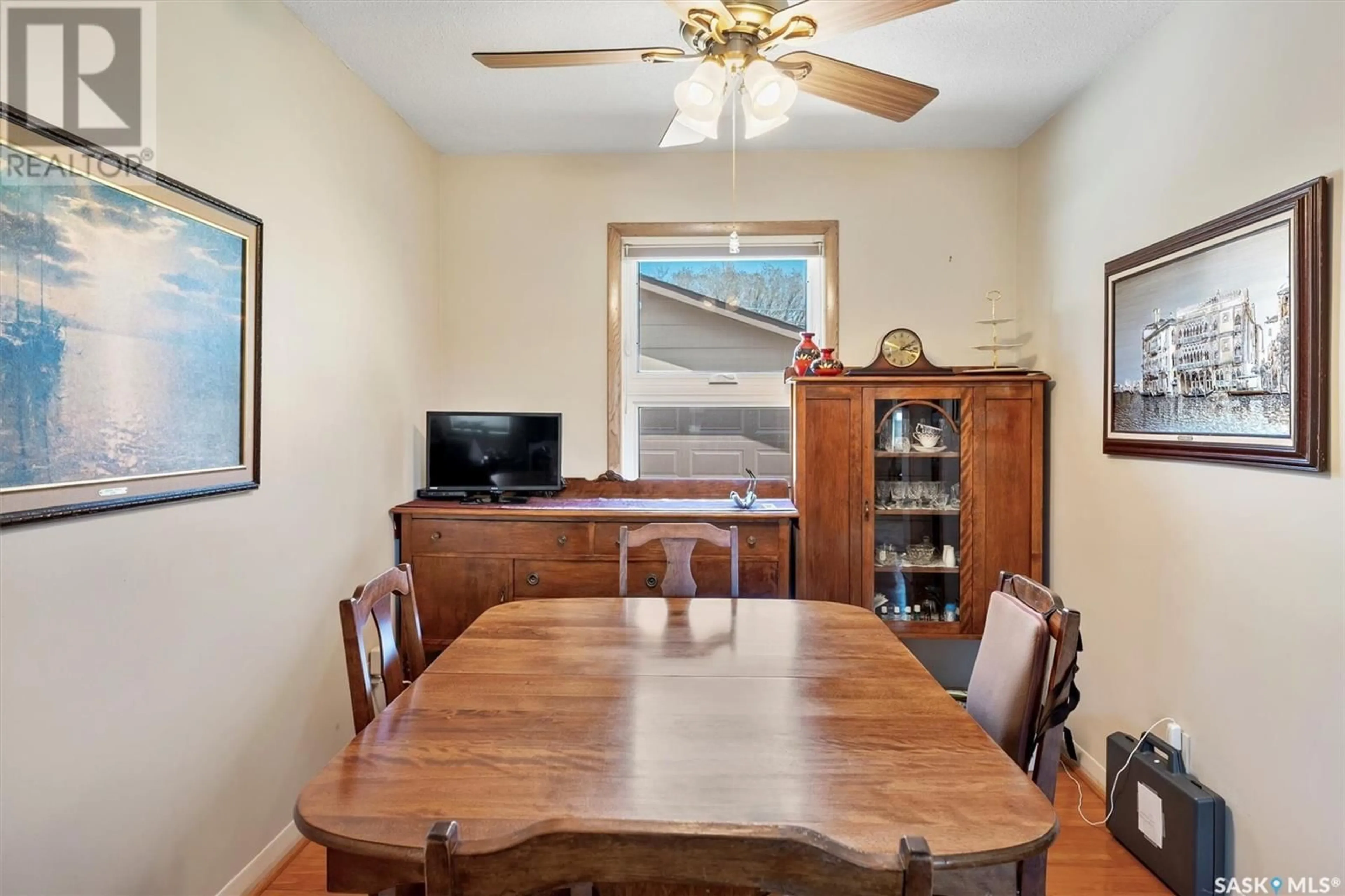 Dining room, wood/laminate floor for 2209 CUMBERLAND AVENUE, Saskatoon Saskatchewan S7J1Z4