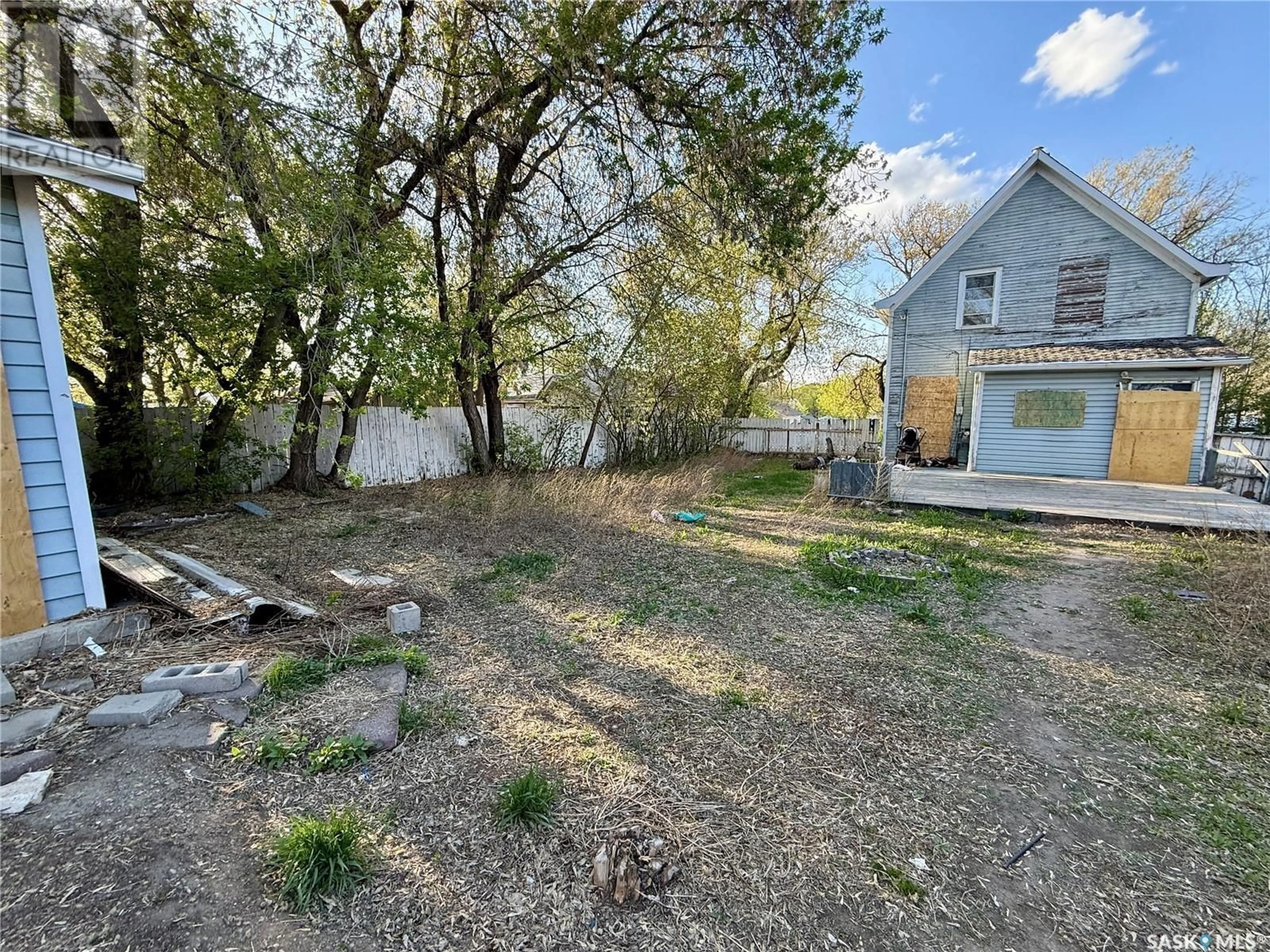 A pic from outside/outdoor area/front of a property/back of a property/a pic from drone, street for 2109 20TH STREET, Saskatoon Saskatchewan S7M1A7