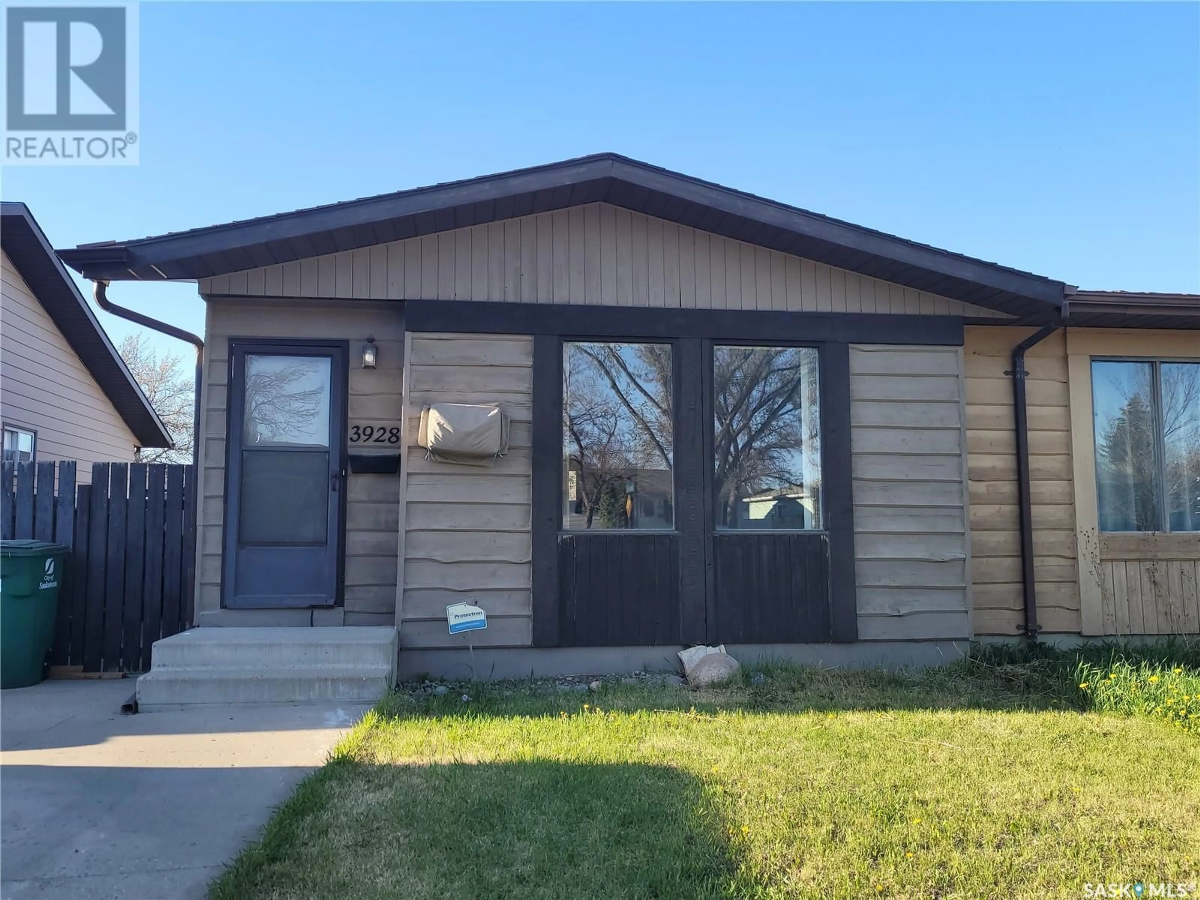 Home with vinyl exterior material, street for 3928 DIEFENBAKER DRIVE, Saskatoon Saskatchewan S7L6C6