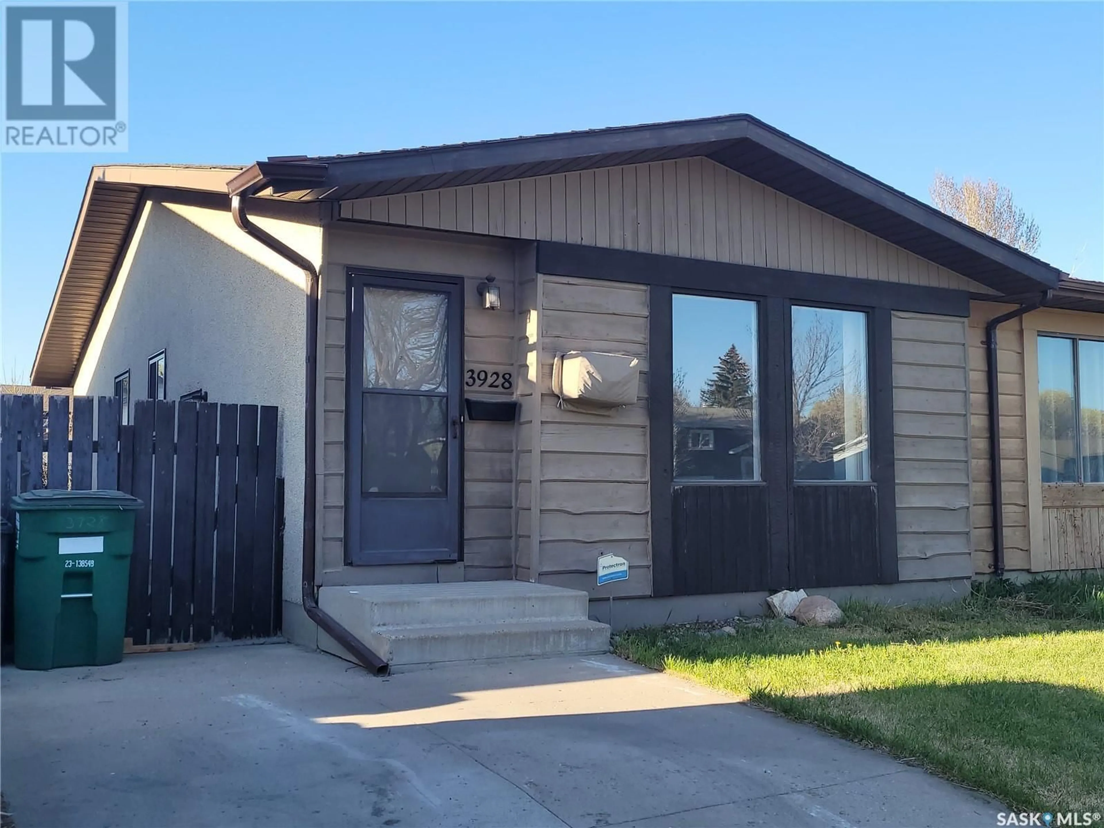 Home with vinyl exterior material, street for 3928 DIEFENBAKER DRIVE, Saskatoon Saskatchewan S7L6C6