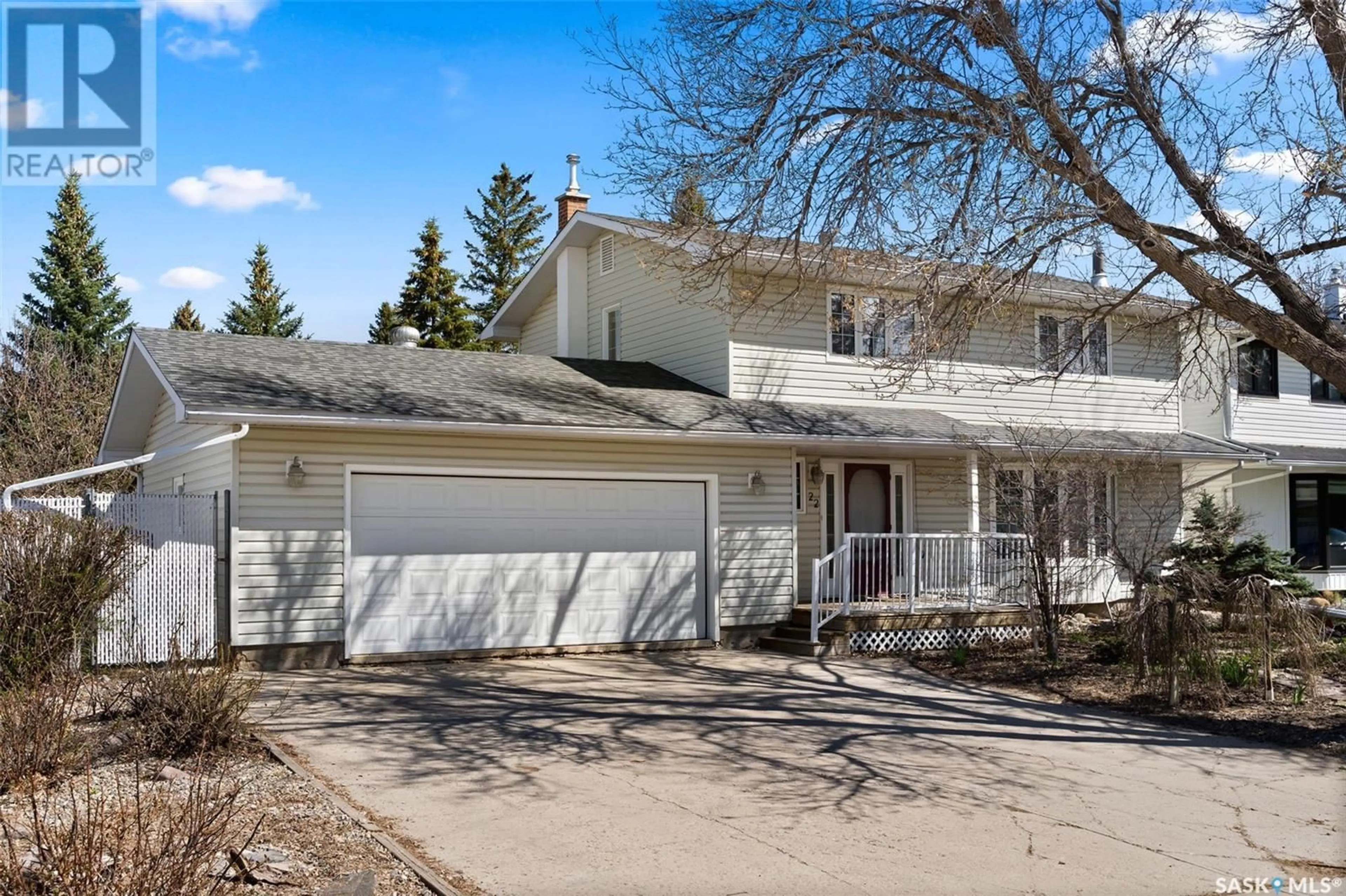 Home with vinyl exterior material, street for 22 LINCOLN DRIVE, Regina Saskatchewan S4S2V6