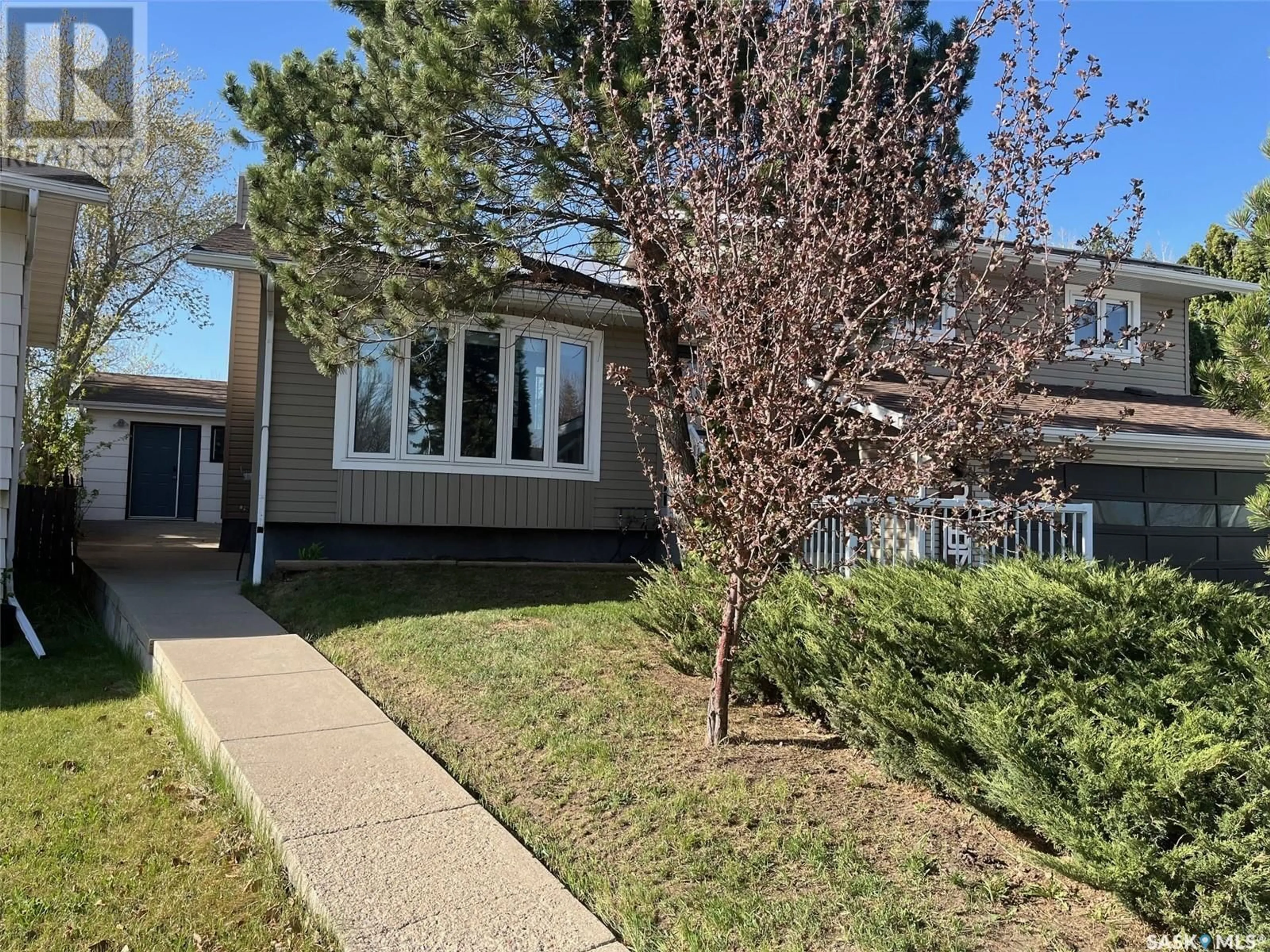 Home with vinyl exterior material, street for 367 COSTIGAN CRESCENT, Saskatoon Saskatchewan S7J3P2