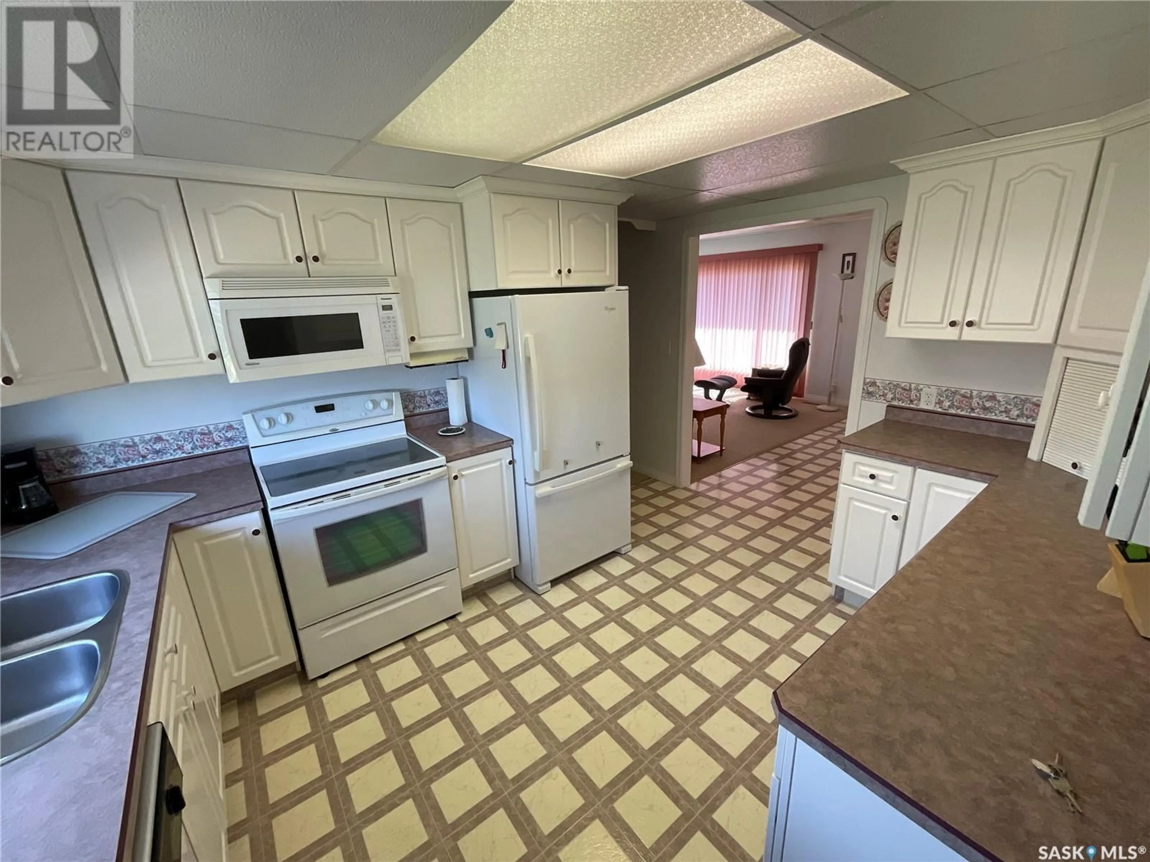 Standard kitchen, ceramic/tile floor for 412 2ND STREET, Wakaw Saskatchewan S0K4P0