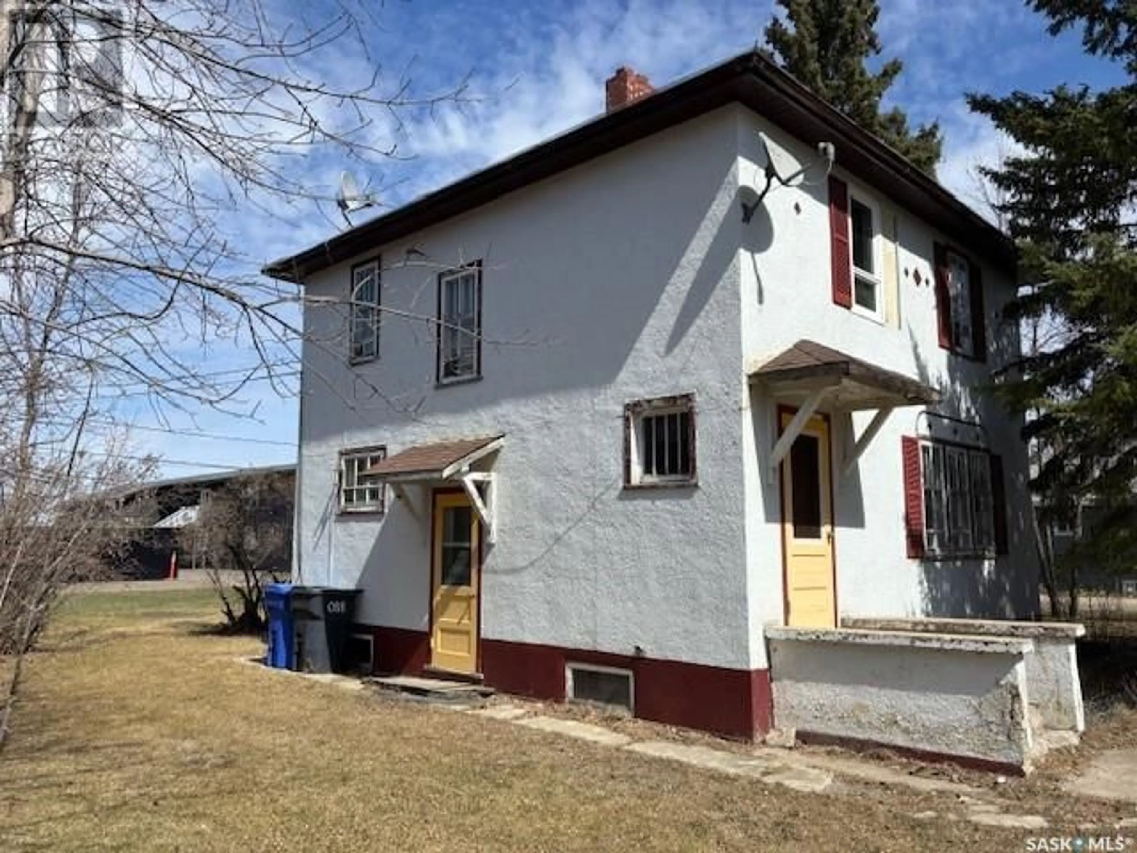 A pic from outside/outdoor area/front of a property/back of a property/a pic from drone, street for 228 FIRST AVENUE, Canora Saskatchewan S0A0L0