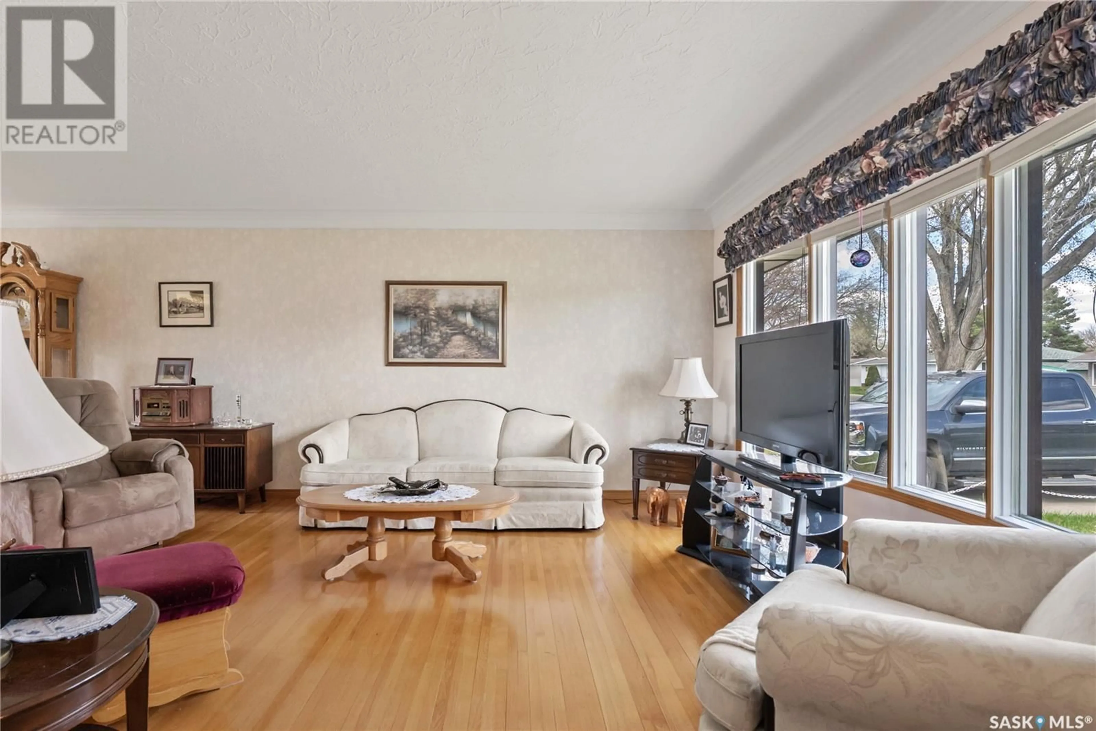 Living room with furniture, unknown for 2322 LANSDOWNE AVENUE, Saskatoon Saskatchewan S7J1G9