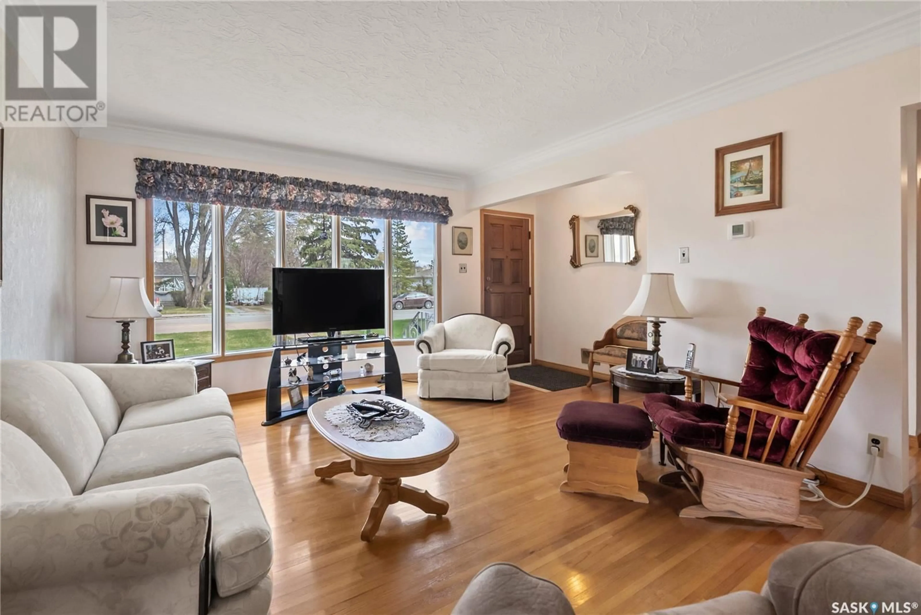 Living room with furniture, unknown for 2322 LANSDOWNE AVENUE, Saskatoon Saskatchewan S7J1G9