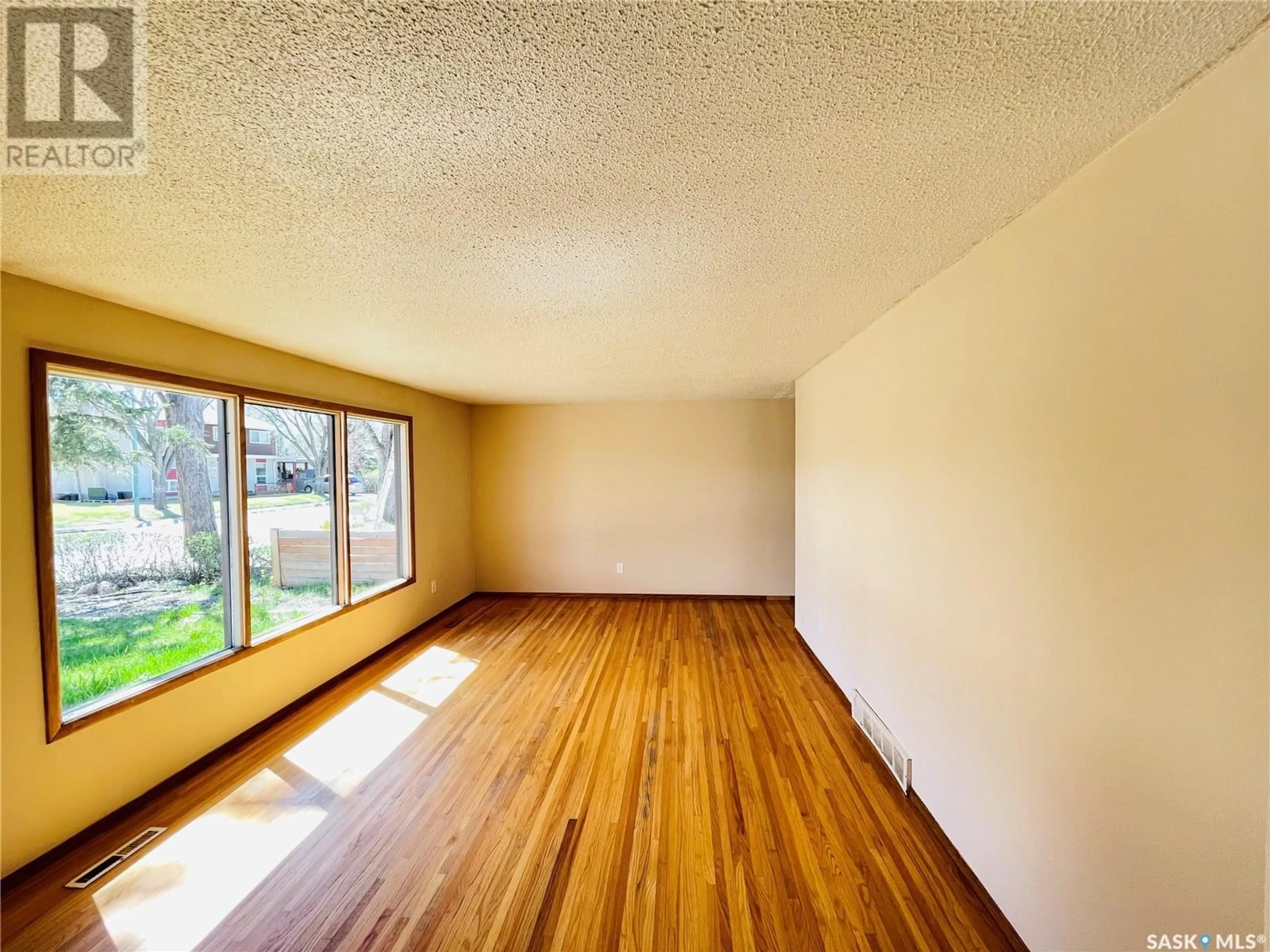A pic of a room for 4306 CASTLE ROAD, Regina Saskatchewan S4S4W3