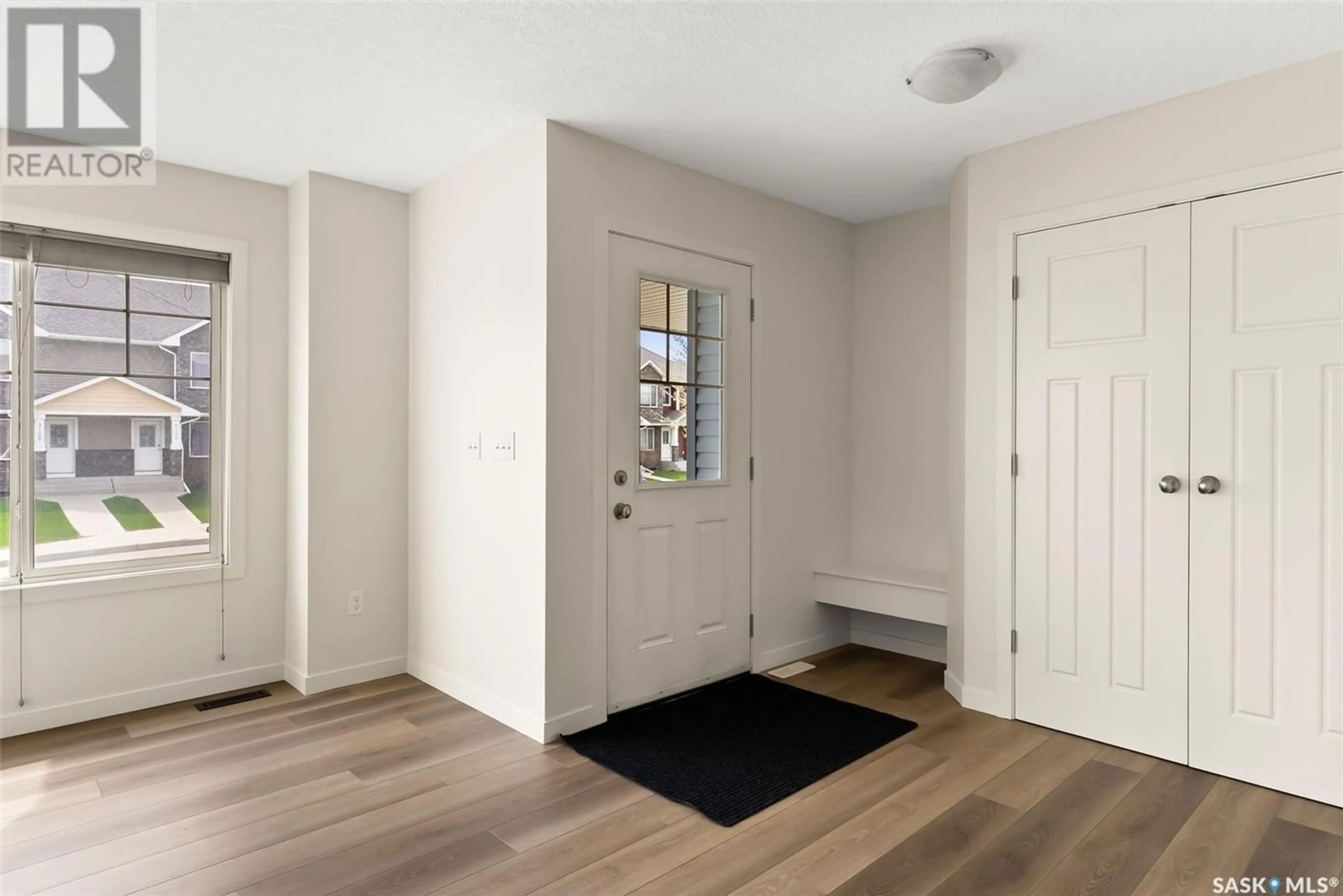 Indoor entryway for 5106 JIM CAIRNS BOULEVARD, Regina Saskatchewan S4W0E9