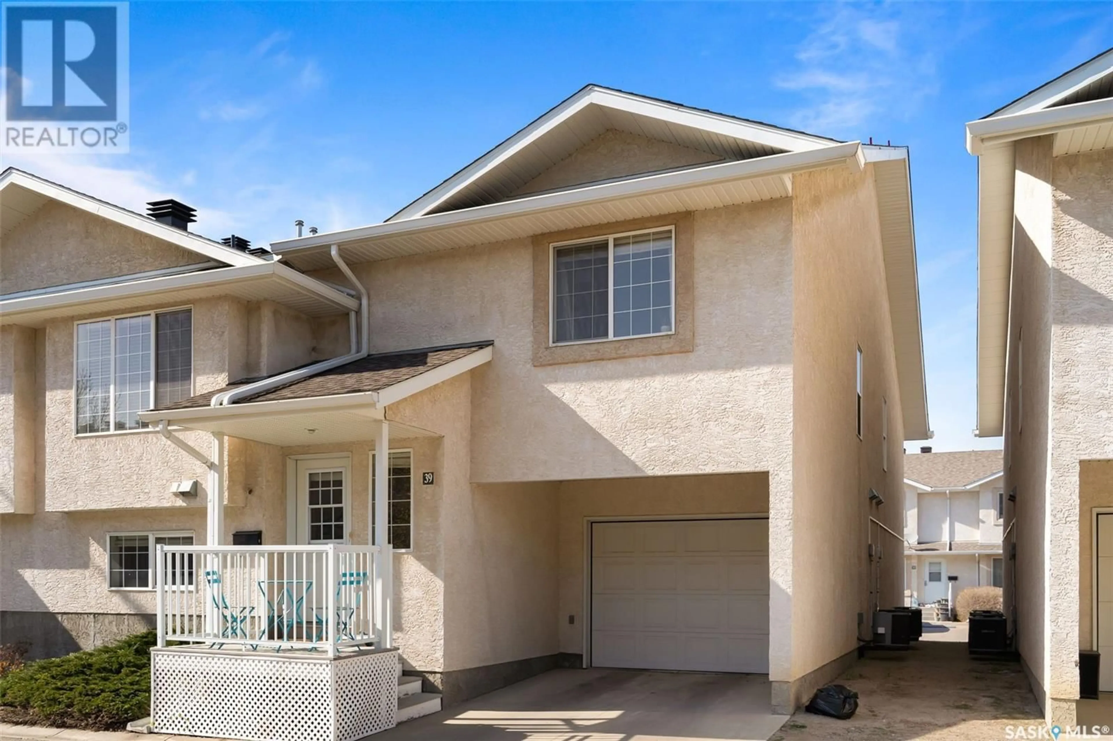 Home with vinyl exterior material, street for 2801 - 39 WINDSOR PARK ROAD, Regina Saskatchewan S4V0N1