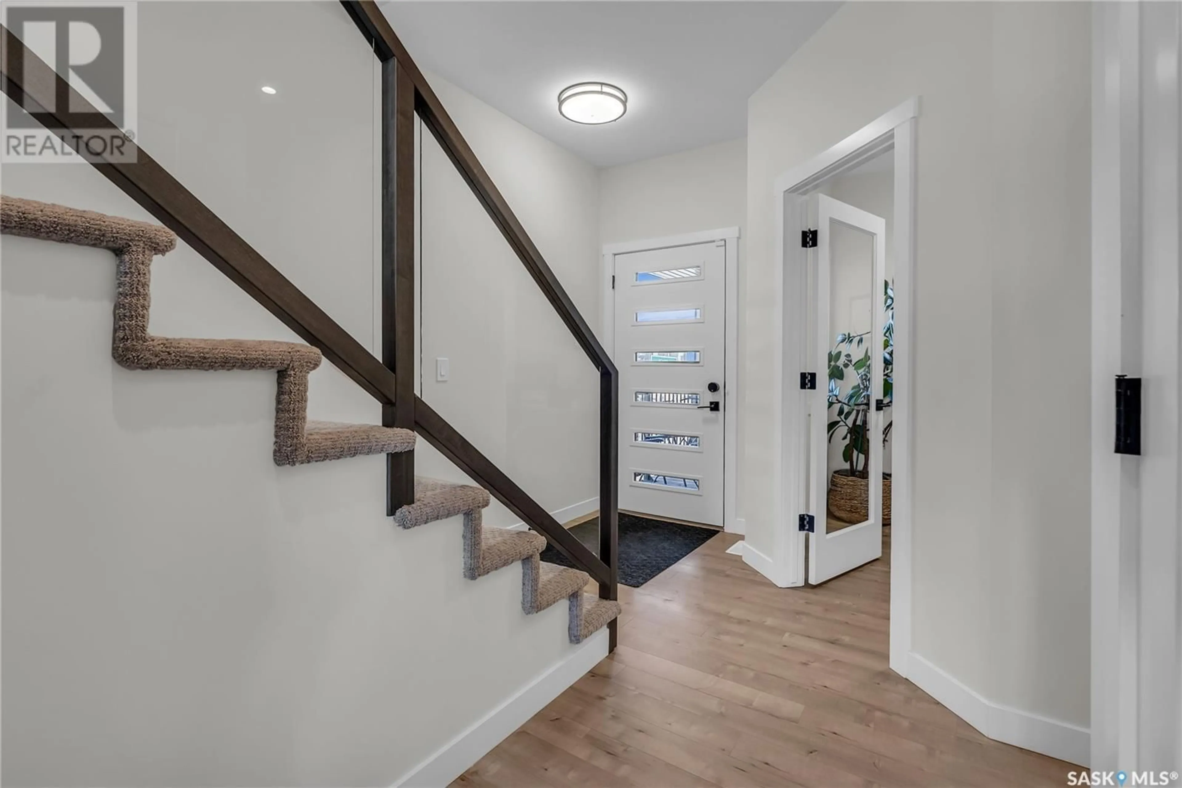 Indoor entryway for 102 KEITH WAY, Saskatoon Saskatchewan S7V0P4