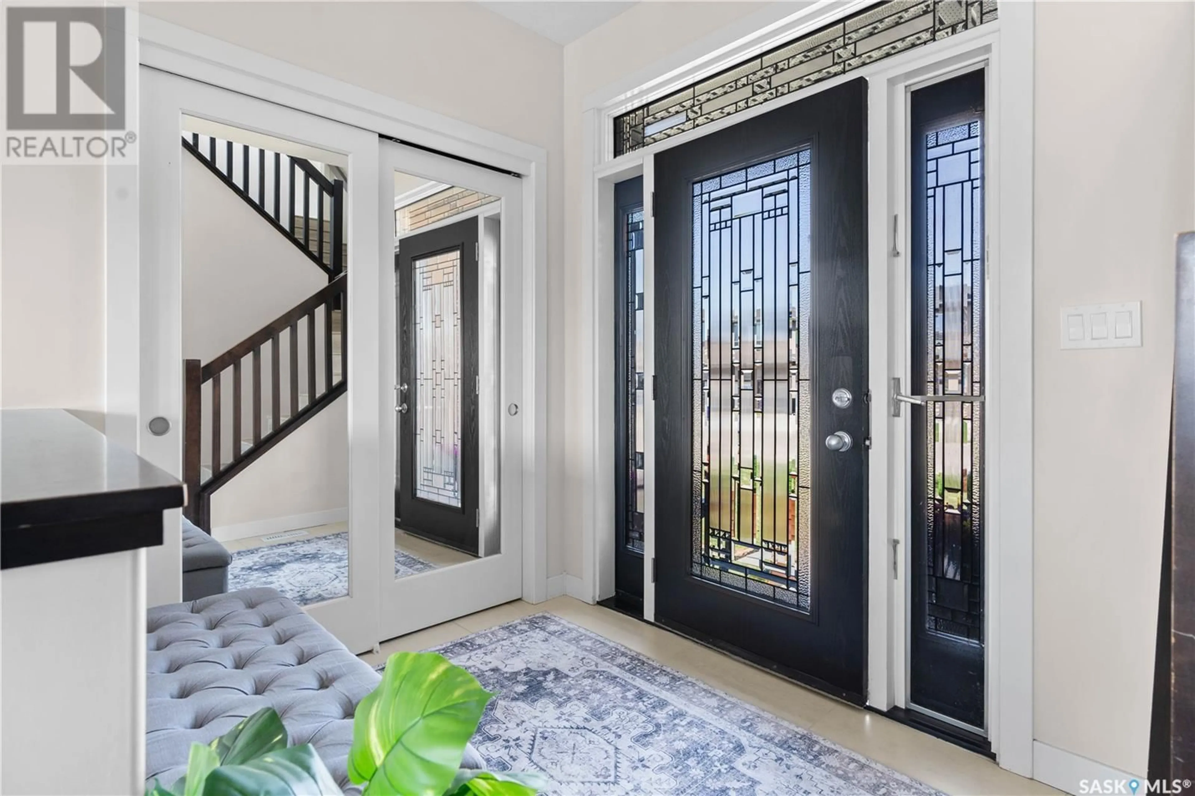 Indoor entryway for 120 OXBOW CRESCENT, Regina Saskatchewan S4Y0A7
