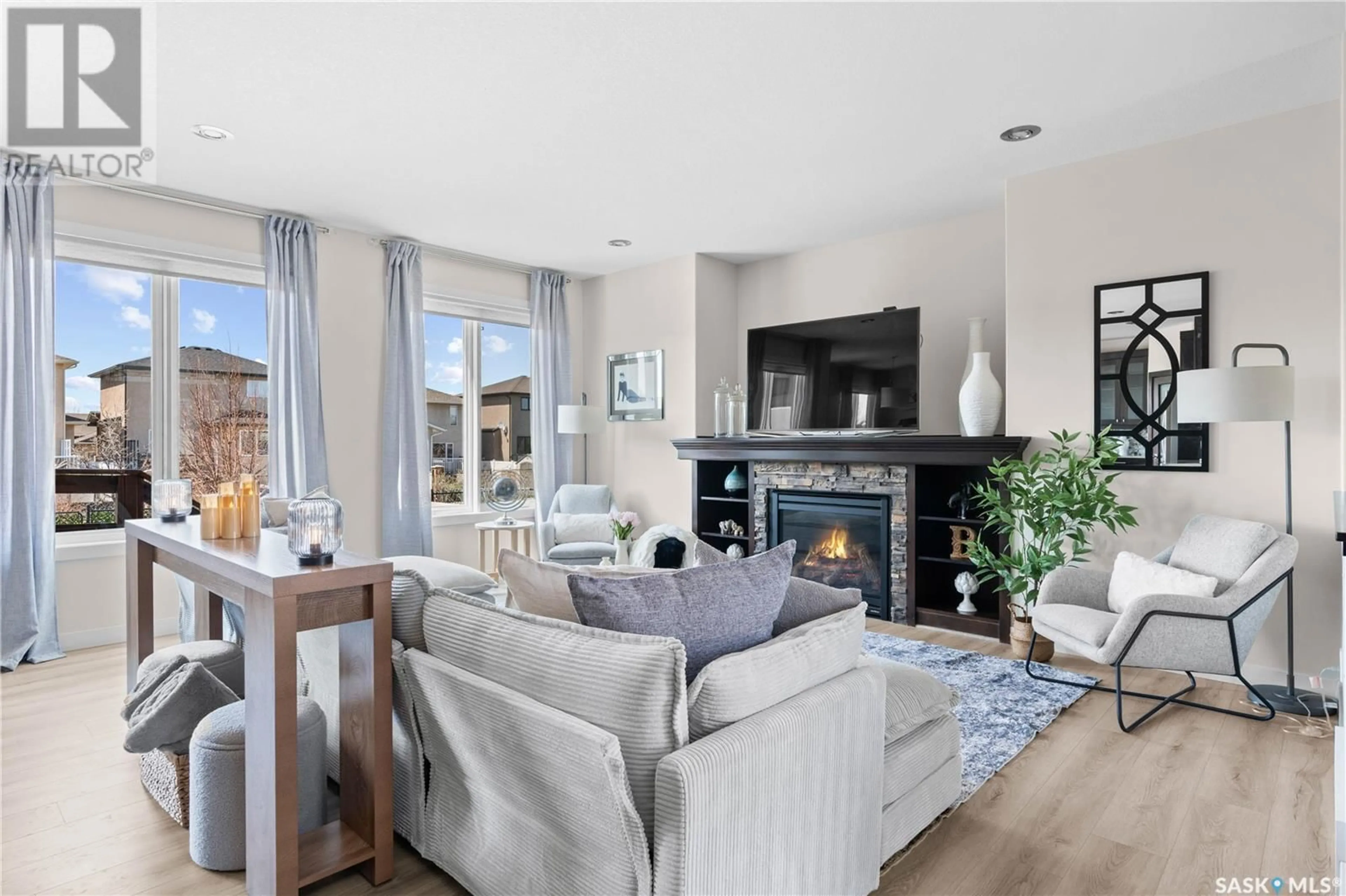 Living room with furniture, unknown for 120 OXBOW CRESCENT, Regina Saskatchewan S4Y0A7