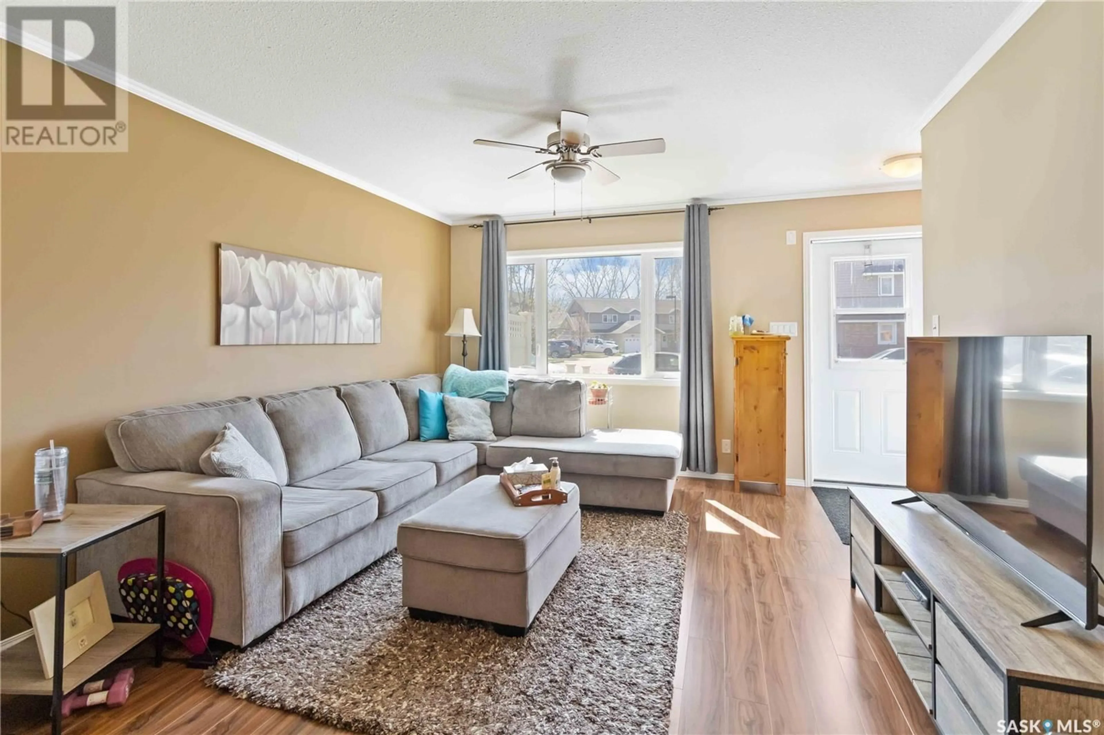Living room with furniture, wood/laminate floor for 110 - 809 SHILLINGTON CRESCENT, Saskatoon Saskatchewan S7M3Z8