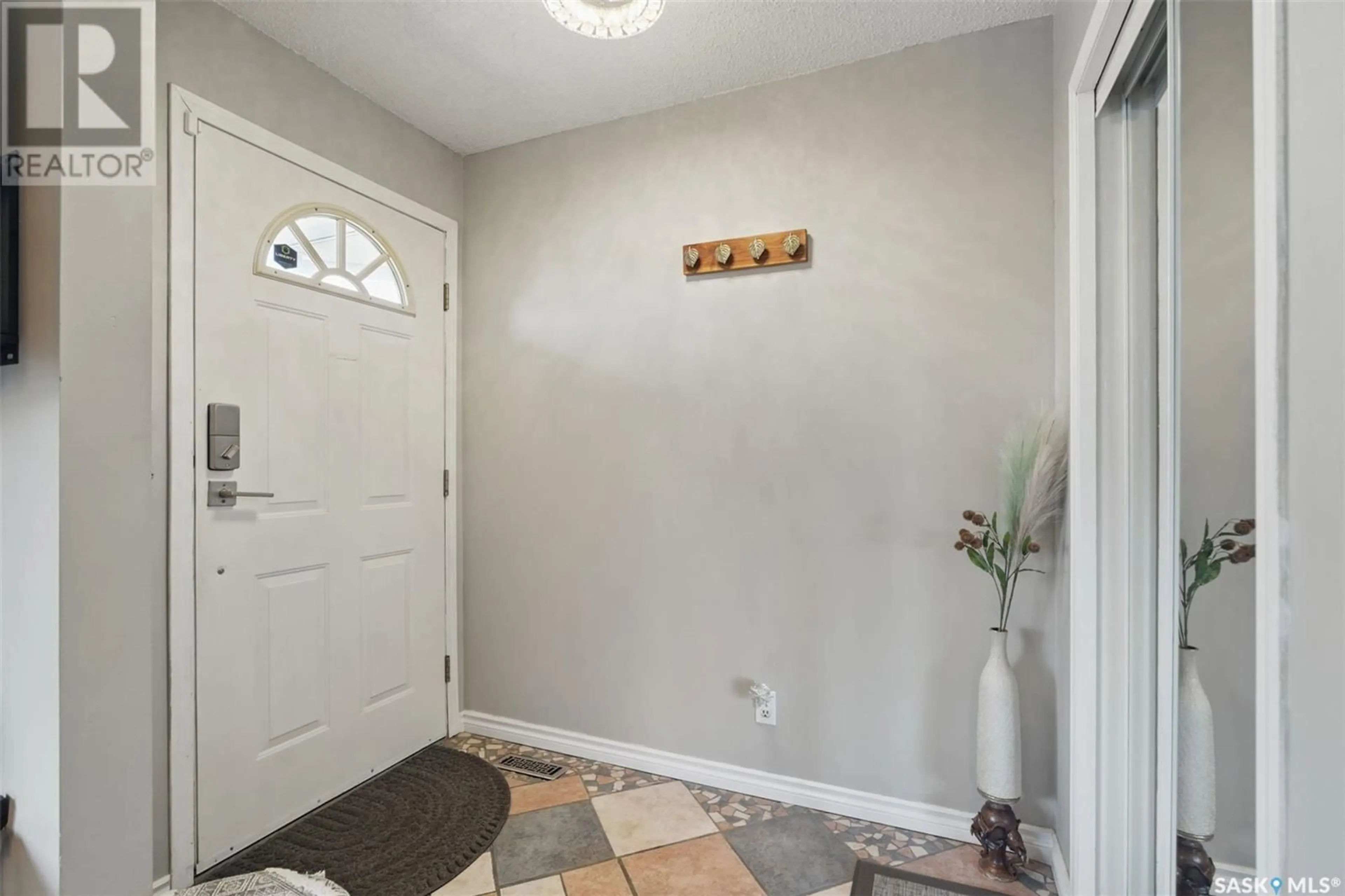 Indoor entryway for 111 CARTER CRESCENT, Saskatoon Saskatchewan S7L7K3