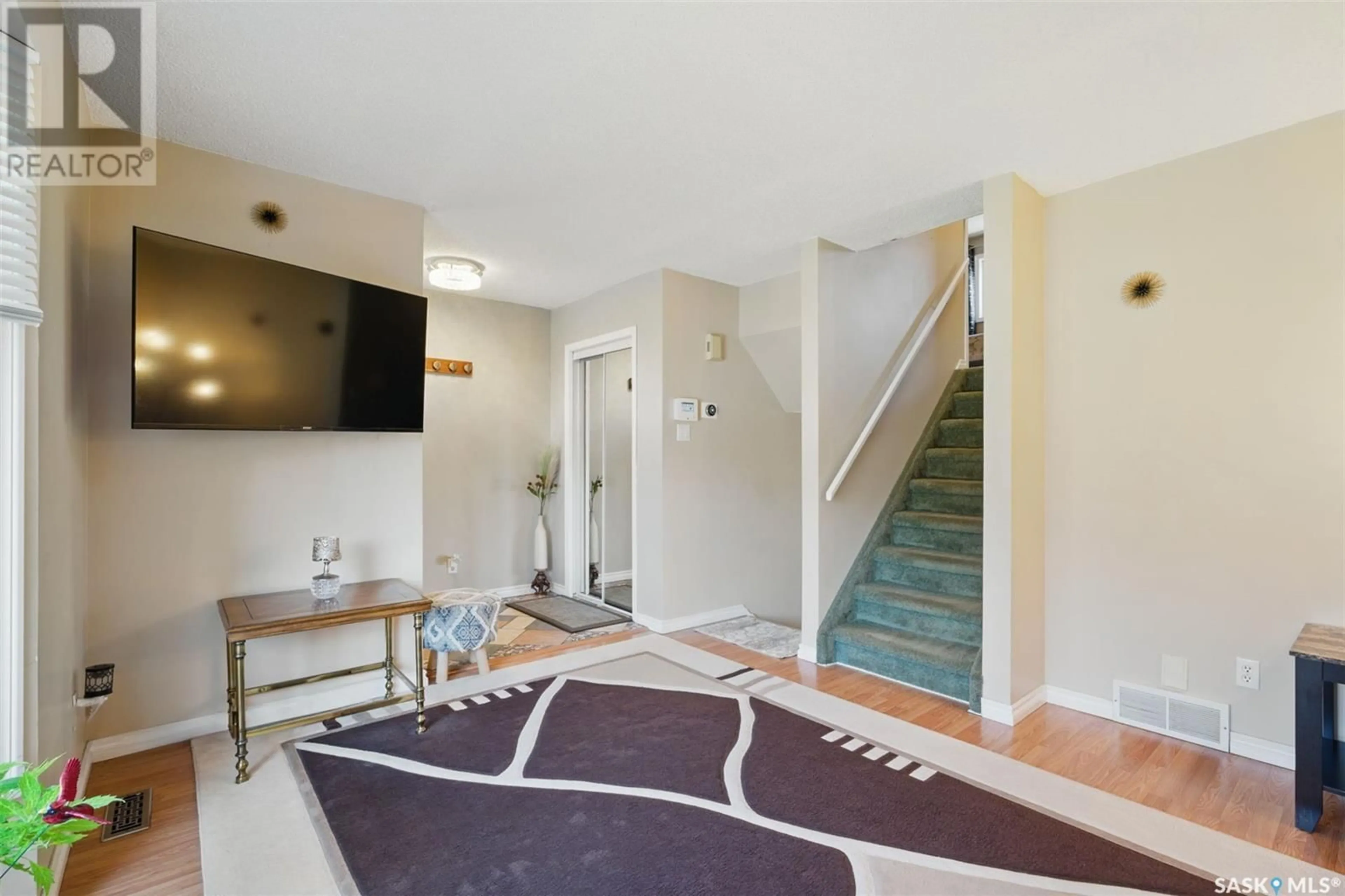 Indoor entryway for 111 CARTER CRESCENT, Saskatoon Saskatchewan S7L7K3