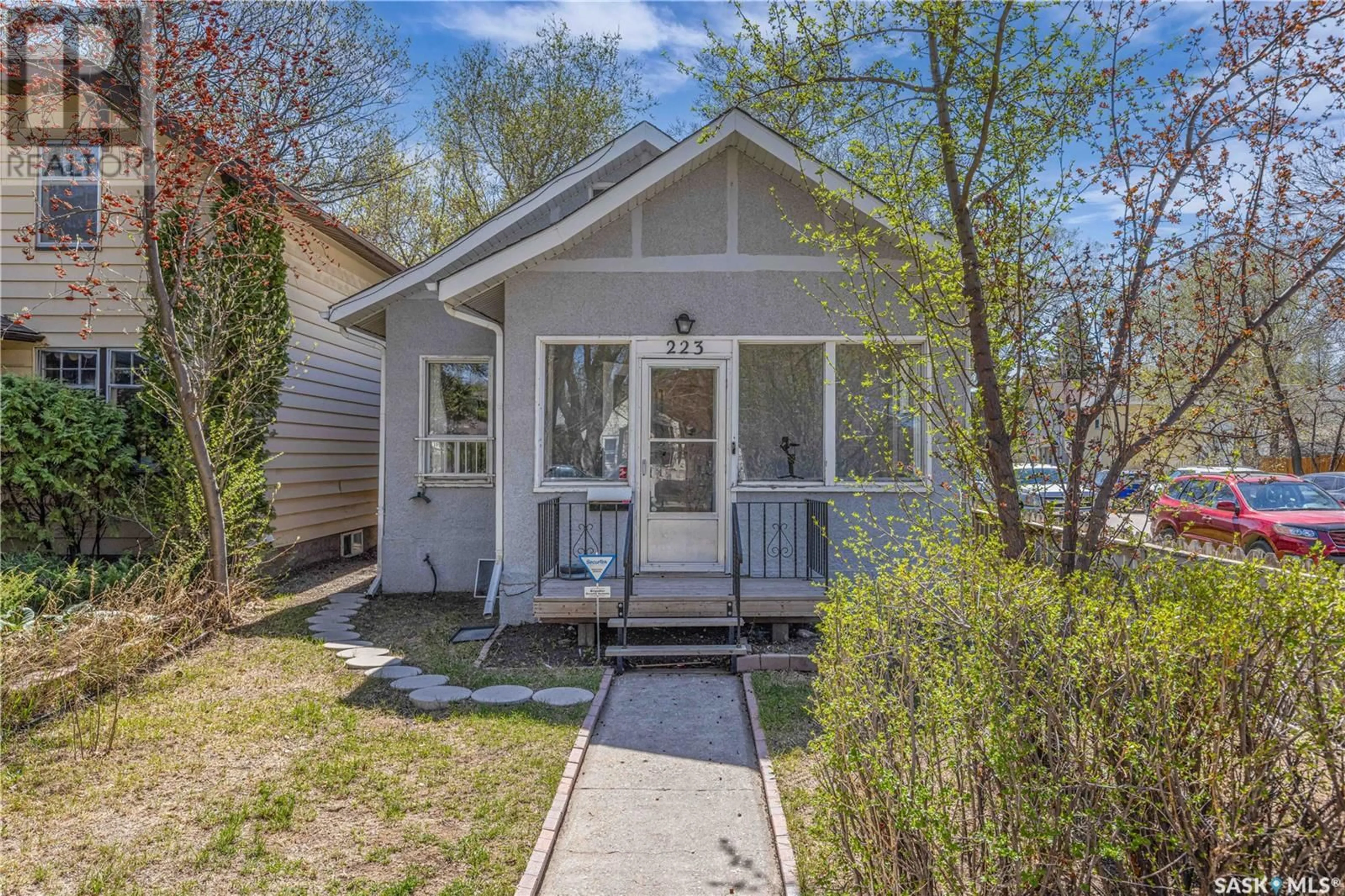 Patio, street for 223 31ST STREET, Saskatoon Saskatchewan S7L0P6