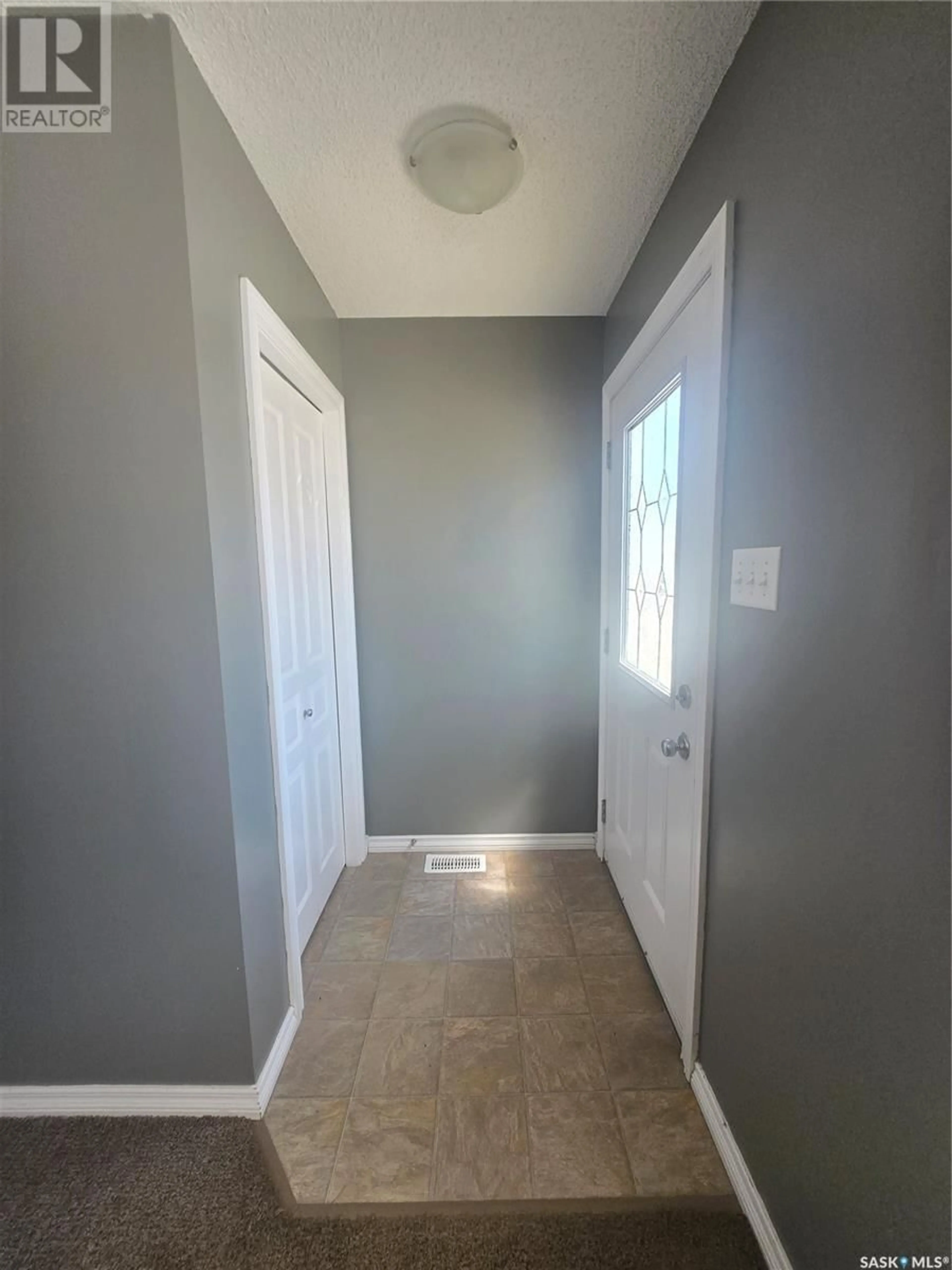 Indoor entryway for 4 - 1621 FIRST STREET, Estevan Saskatchewan S4A2X4