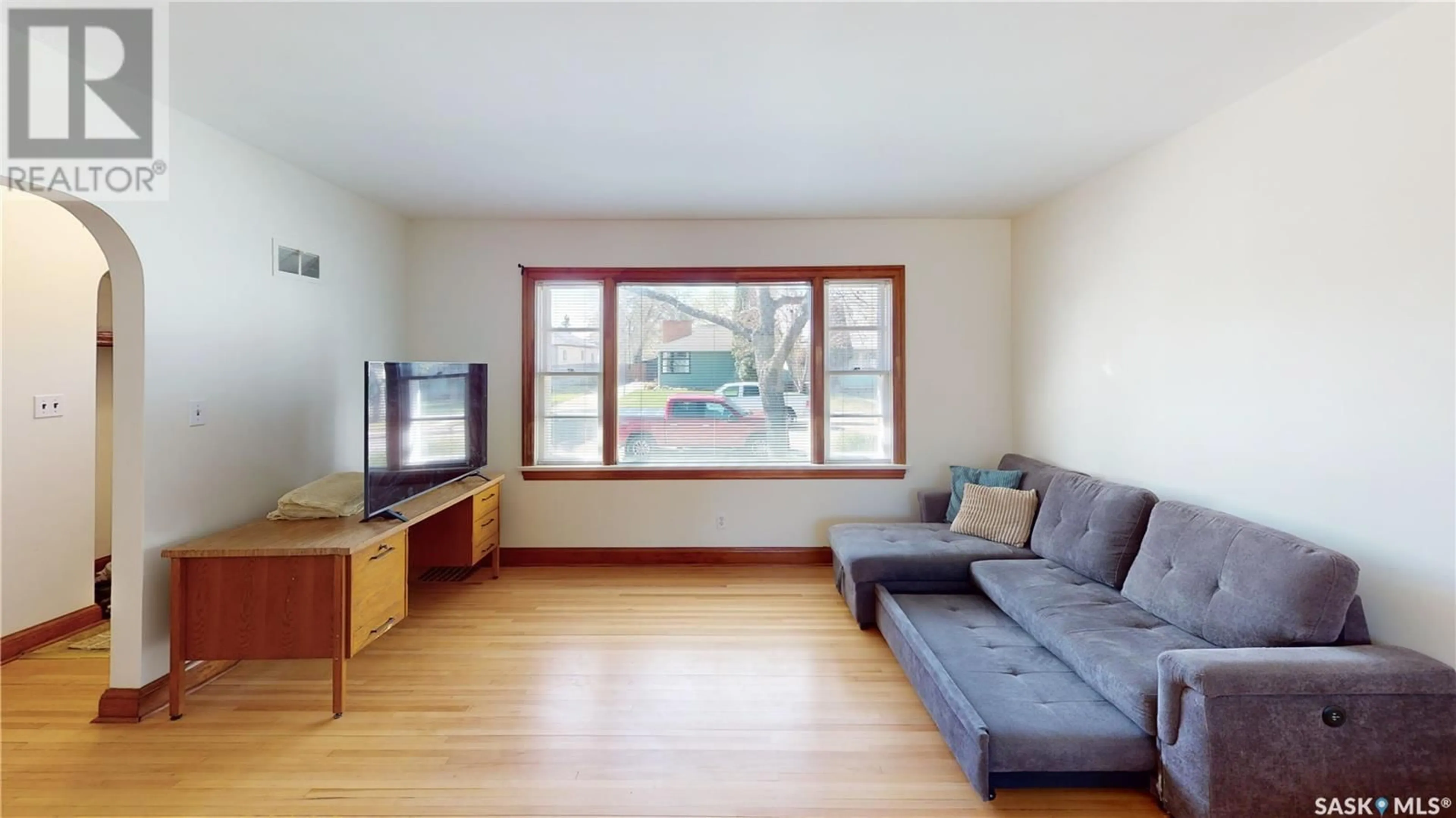 Living room with furniture, wood/laminate floor for 2712 SINTON AVENUE, Regina Saskatchewan S4S1K1