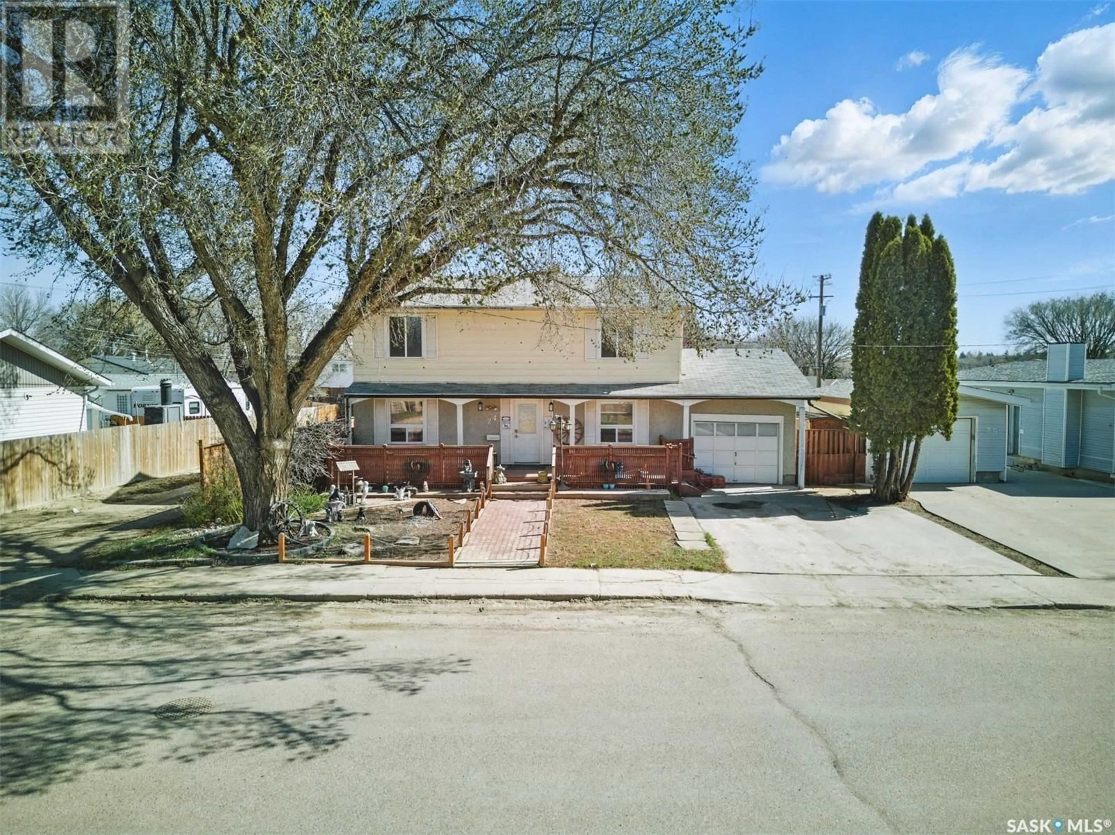 A pic from outside/outdoor area/front of a property/back of a property/a pic from drone, street for 24 EBY STREET, Saskatoon Saskatchewan S7L3R7