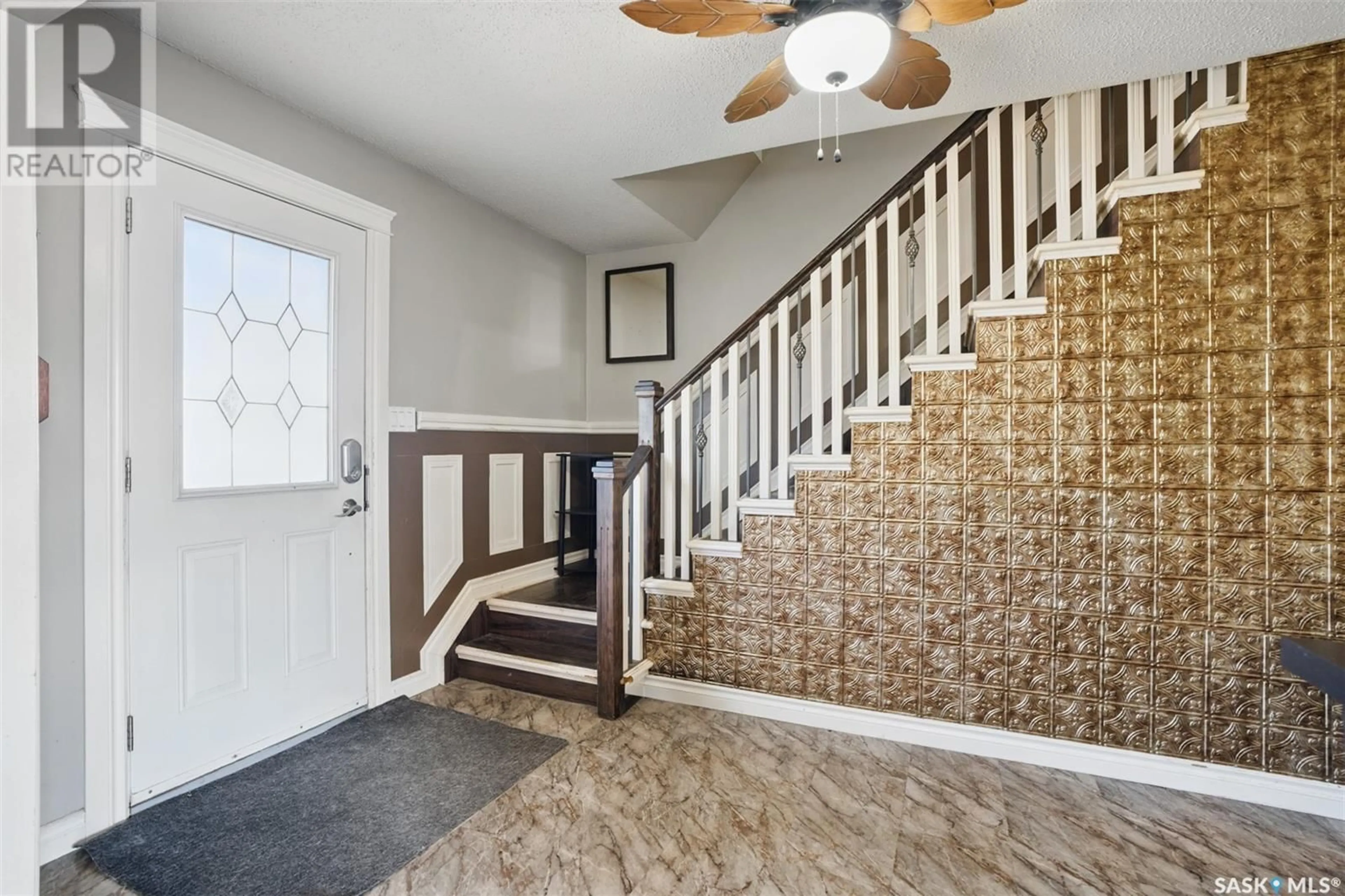 Indoor entryway for 24 EBY STREET, Saskatoon Saskatchewan S7L3R7
