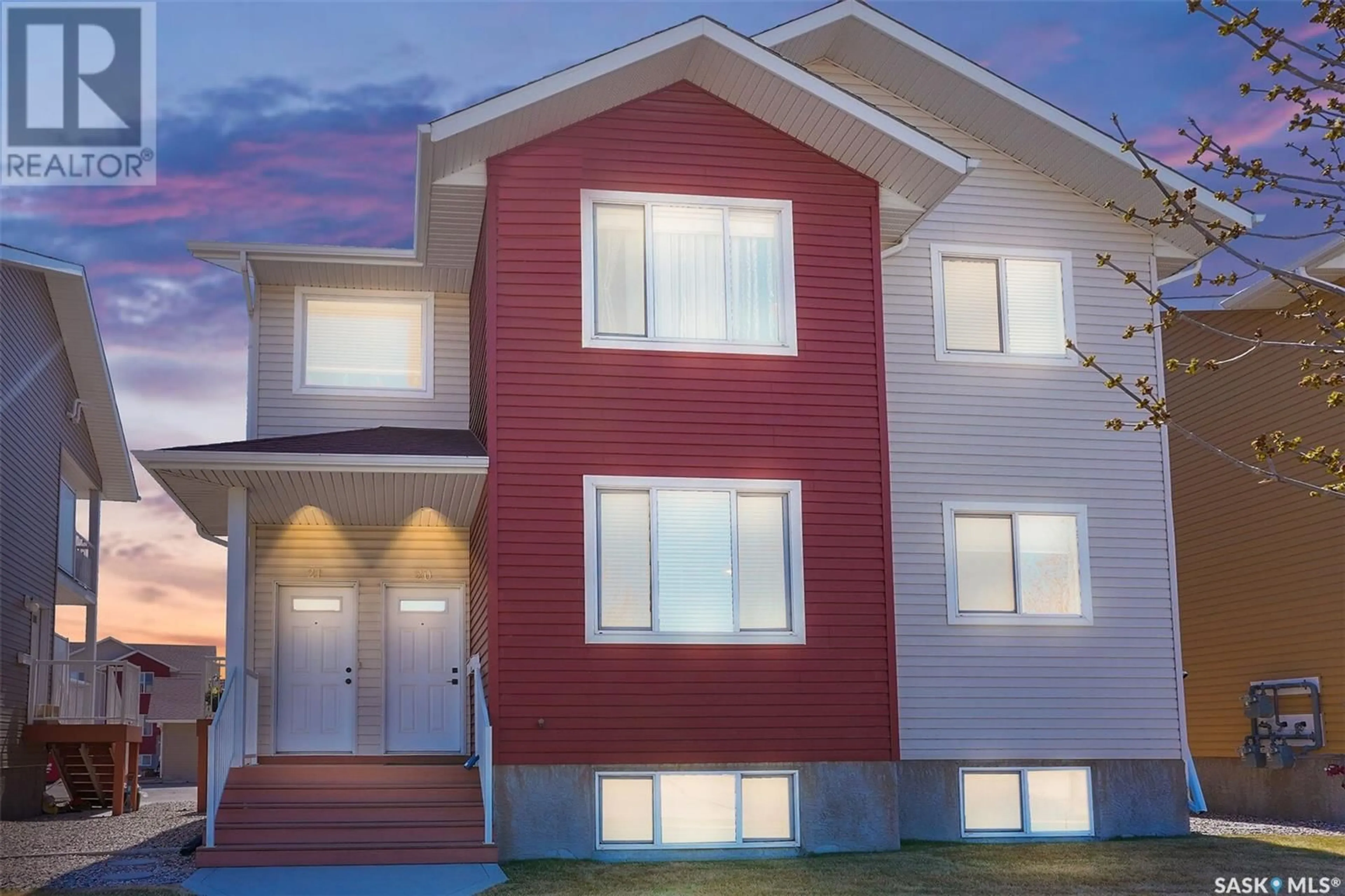 Home with vinyl exterior material, building for 20 - 5004 JAMES HILL ROAD, Regina Saskatchewan S4W0E8