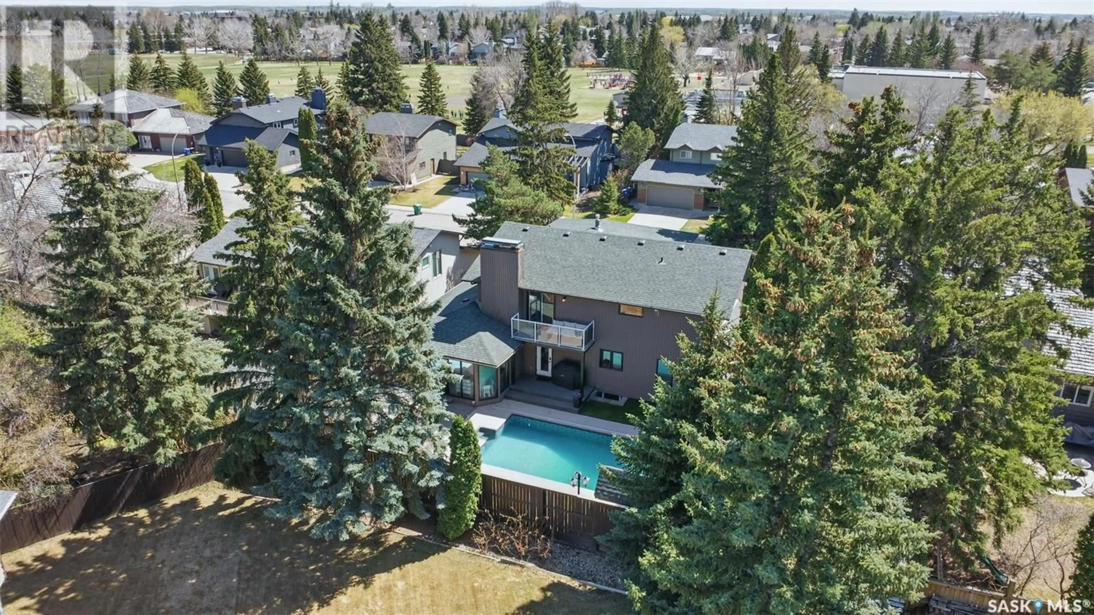 A pic from outside/outdoor area/front of a property/back of a property/a pic from drone, unknown for 187 LAKESHORE CRESCENT, Saskatoon Saskatchewan S7J3T4