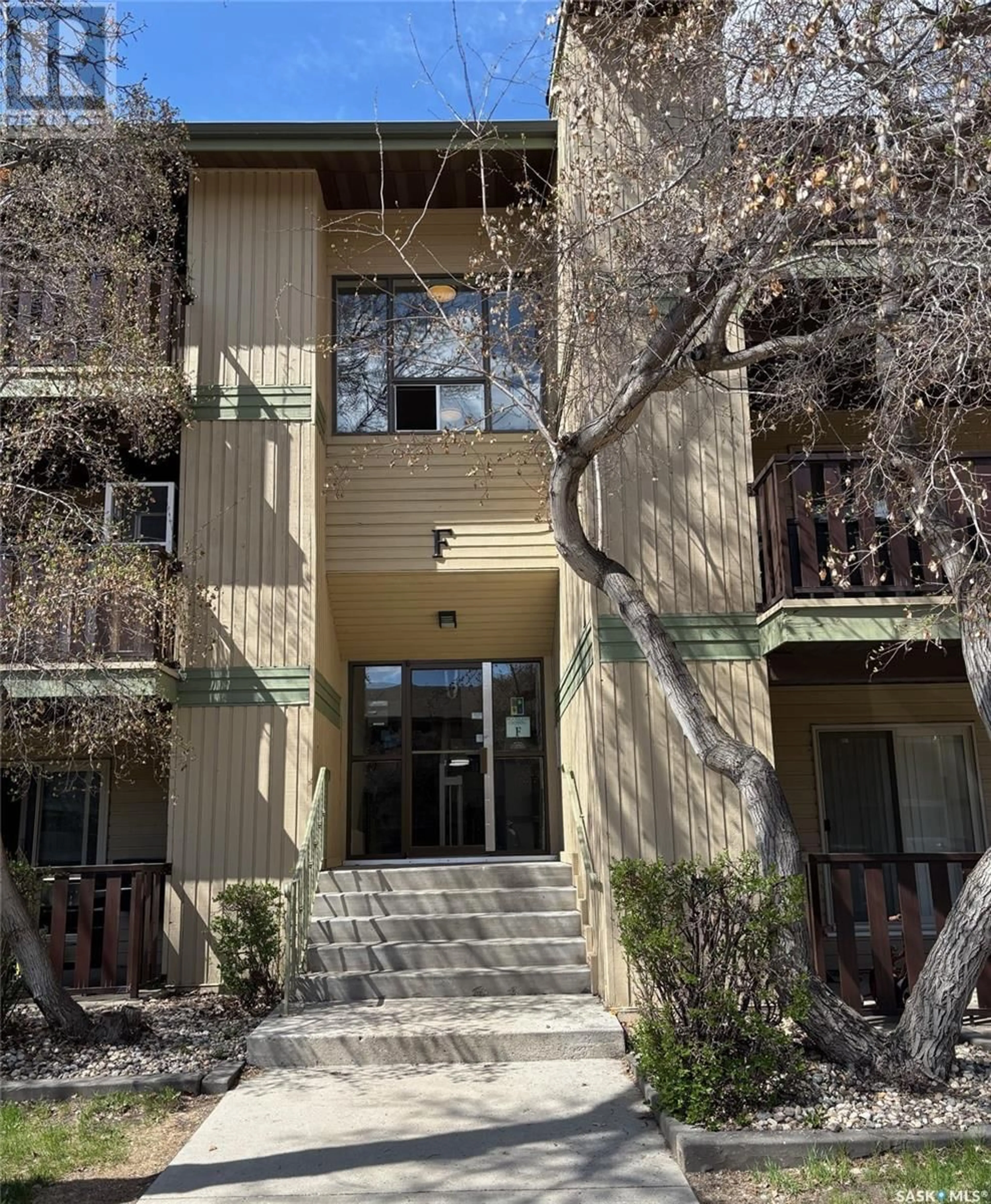 Indoor foyer for 301F - 1121 MCKERCHER DRIVE, Saskatoon Saskatchewan S7H5B8