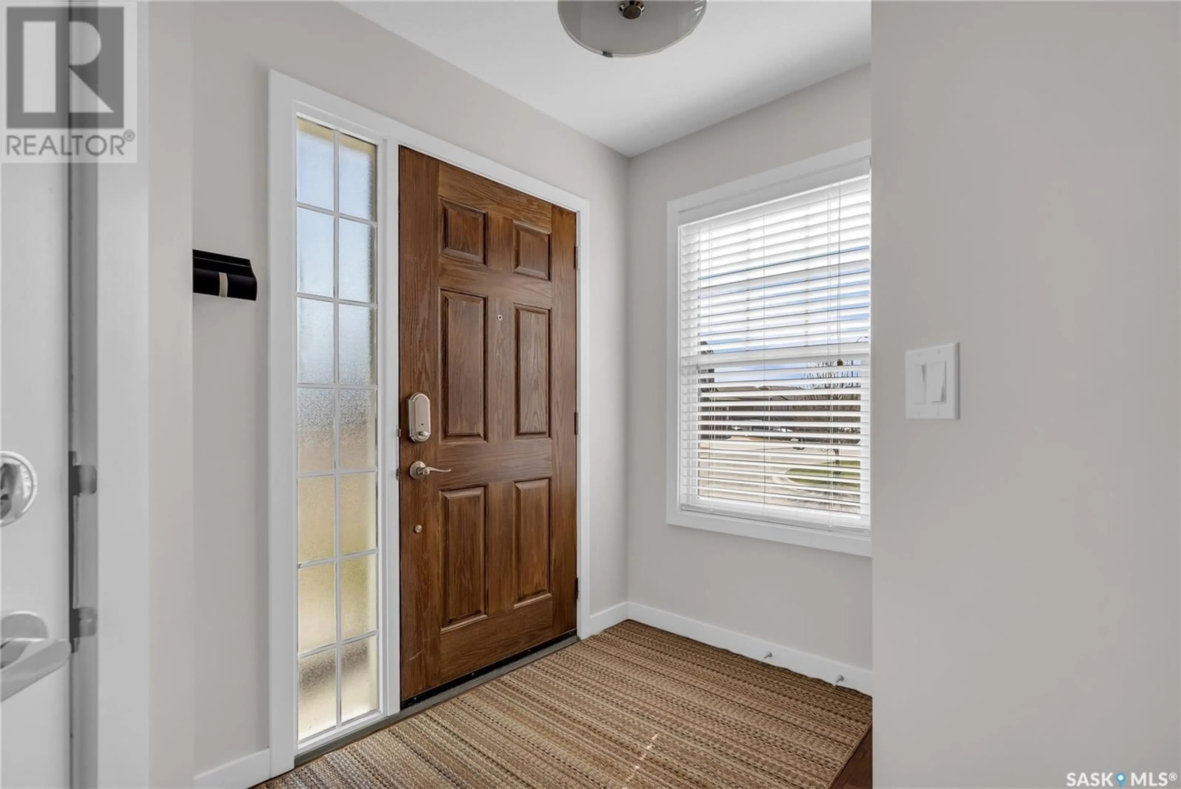 Indoor entryway for 401 - 1303 PATON CRESCENT, Saskatoon Saskatchewan S7W0P6