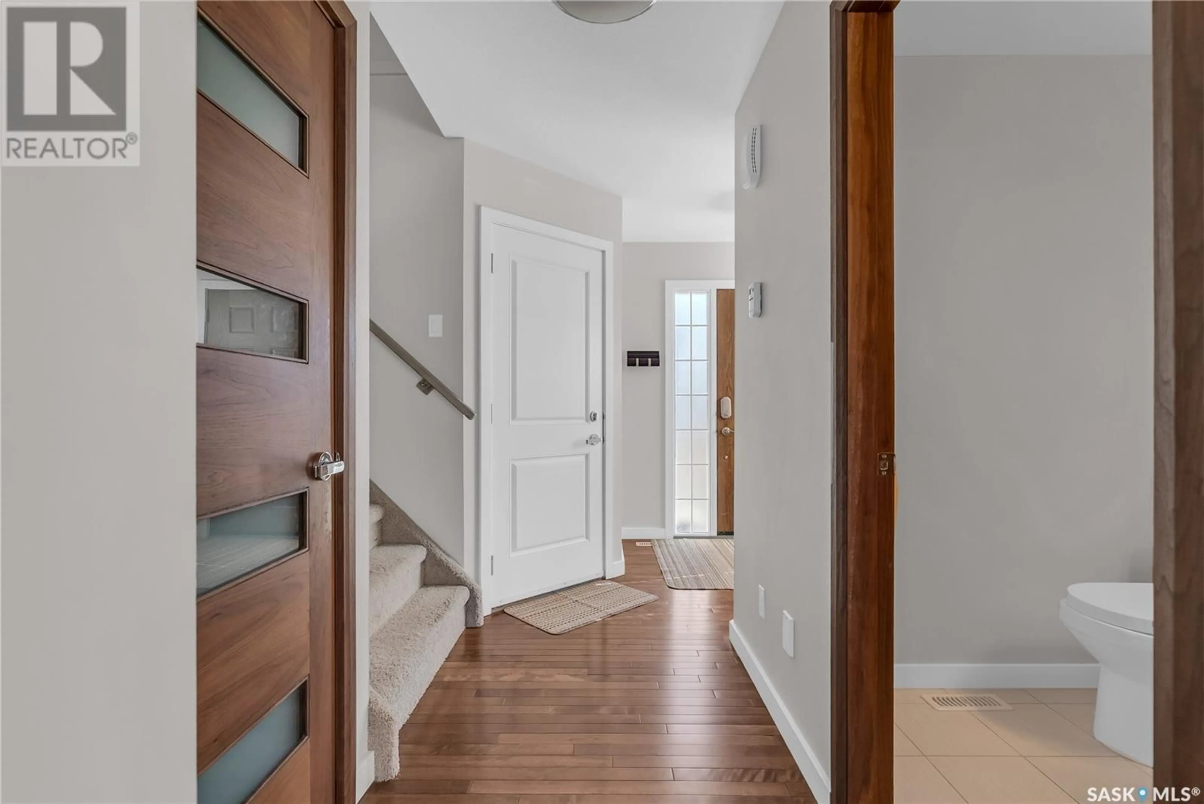 Indoor entryway for 401 - 1303 PATON CRESCENT, Saskatoon Saskatchewan S7W0P6