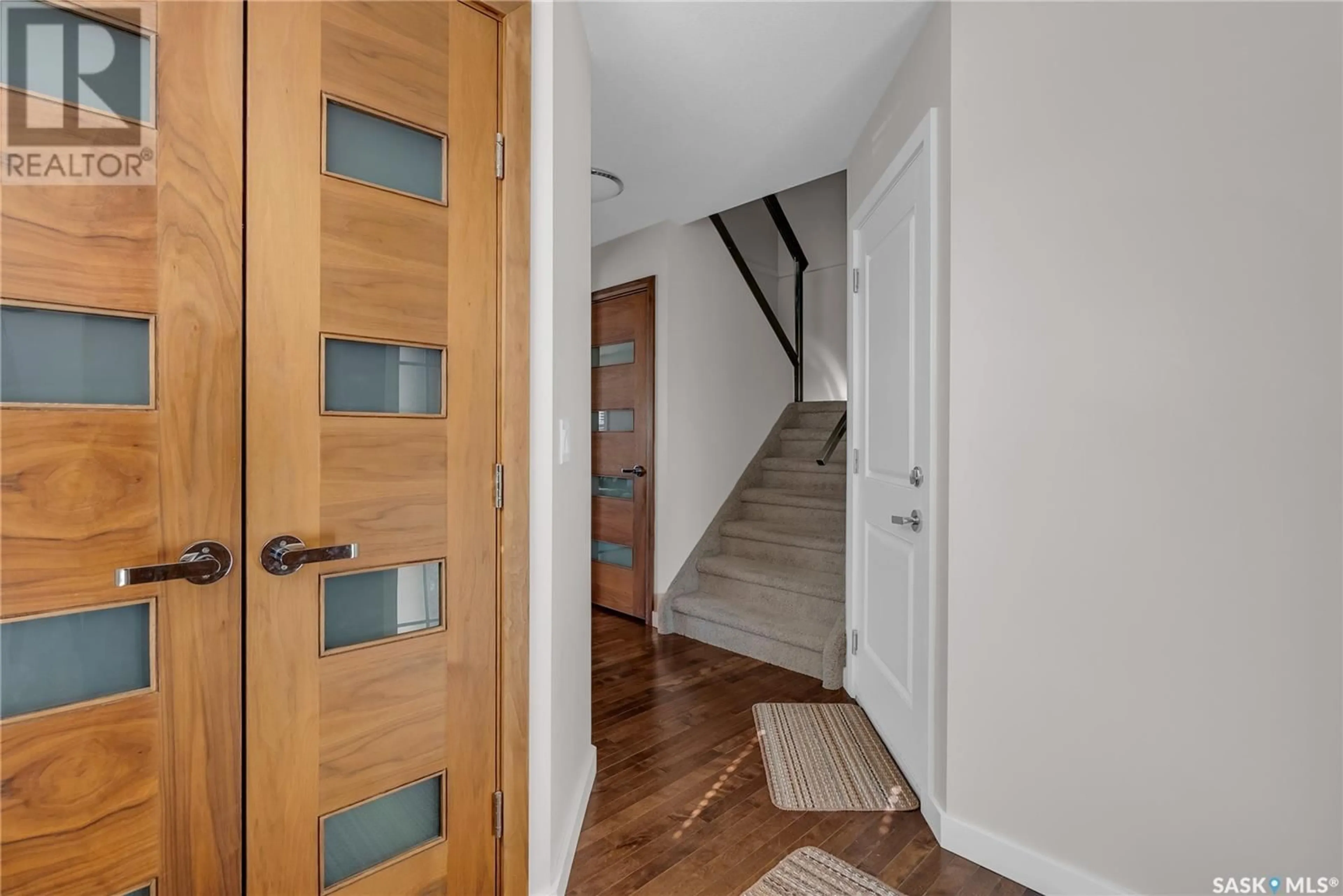 Indoor entryway for 401 - 1303 PATON CRESCENT, Saskatoon Saskatchewan S7W0P6