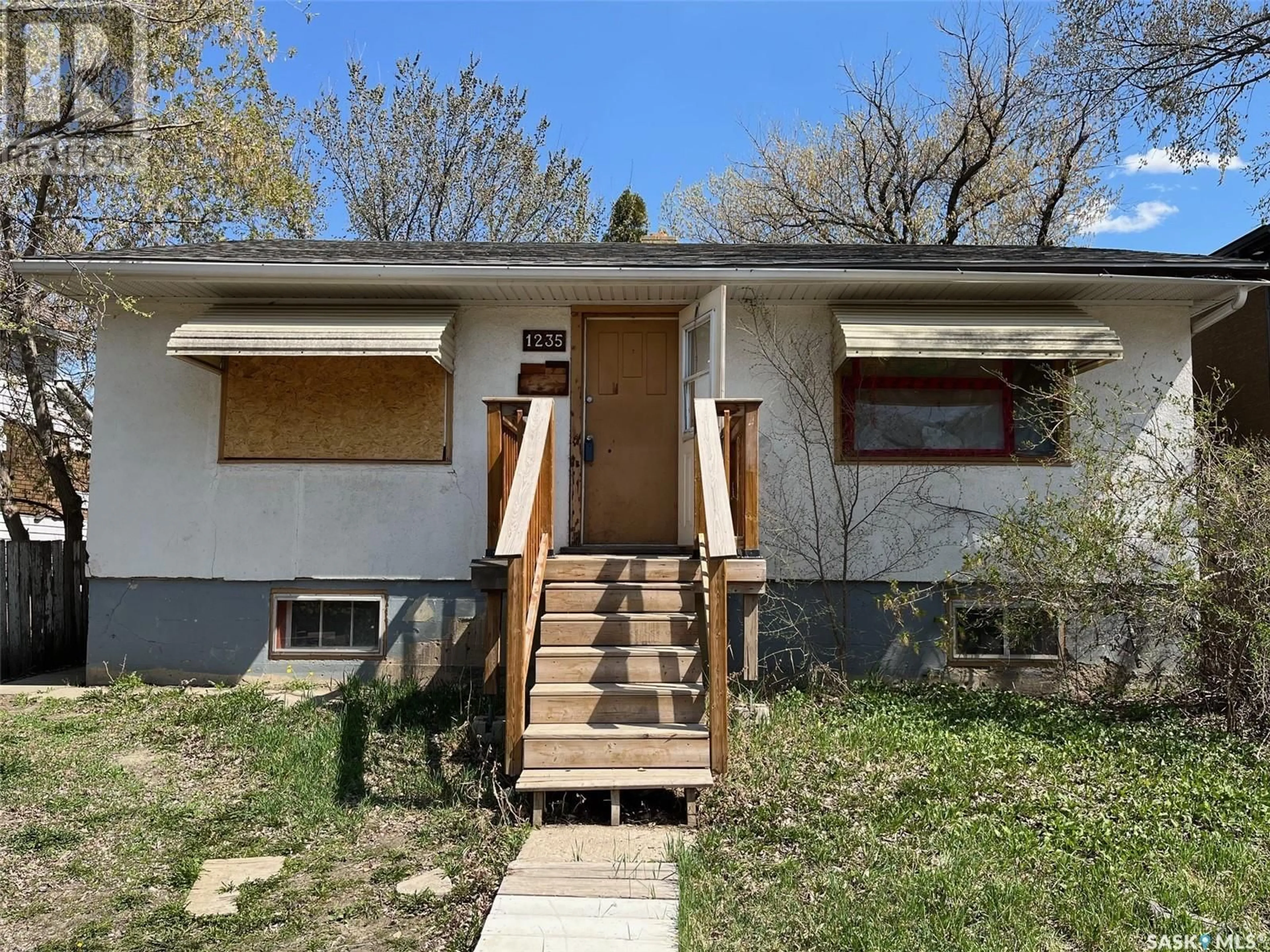Home with vinyl exterior material, street for 1235 PASQUA STREET, Regina Saskatchewan S4T4L3