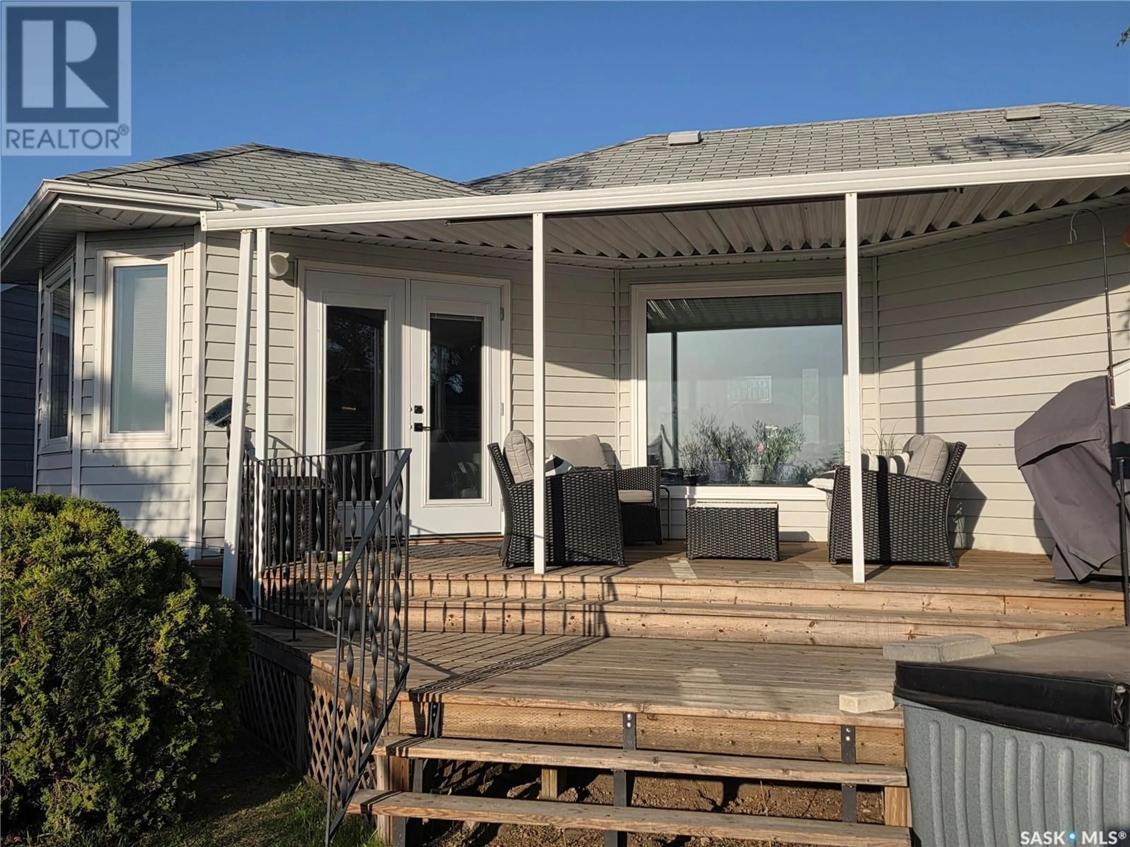 Home with vinyl exterior material, unknown for 8 POPLAR PLACE, Outlook Saskatchewan S0L2N0