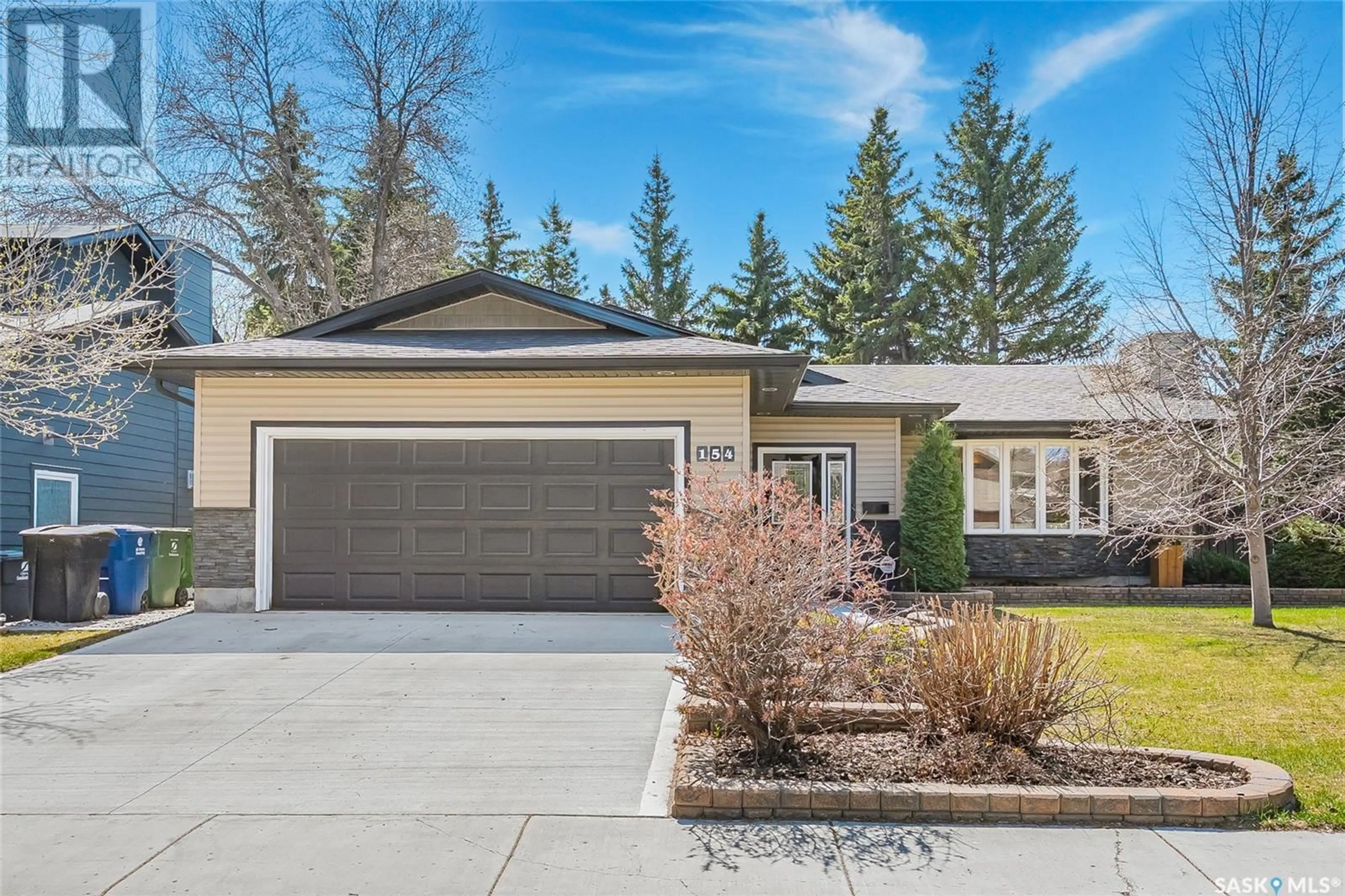 Home with vinyl exterior material, street for 154 WHITESHORE CRESCENT, Saskatoon Saskatchewan S7J3W5