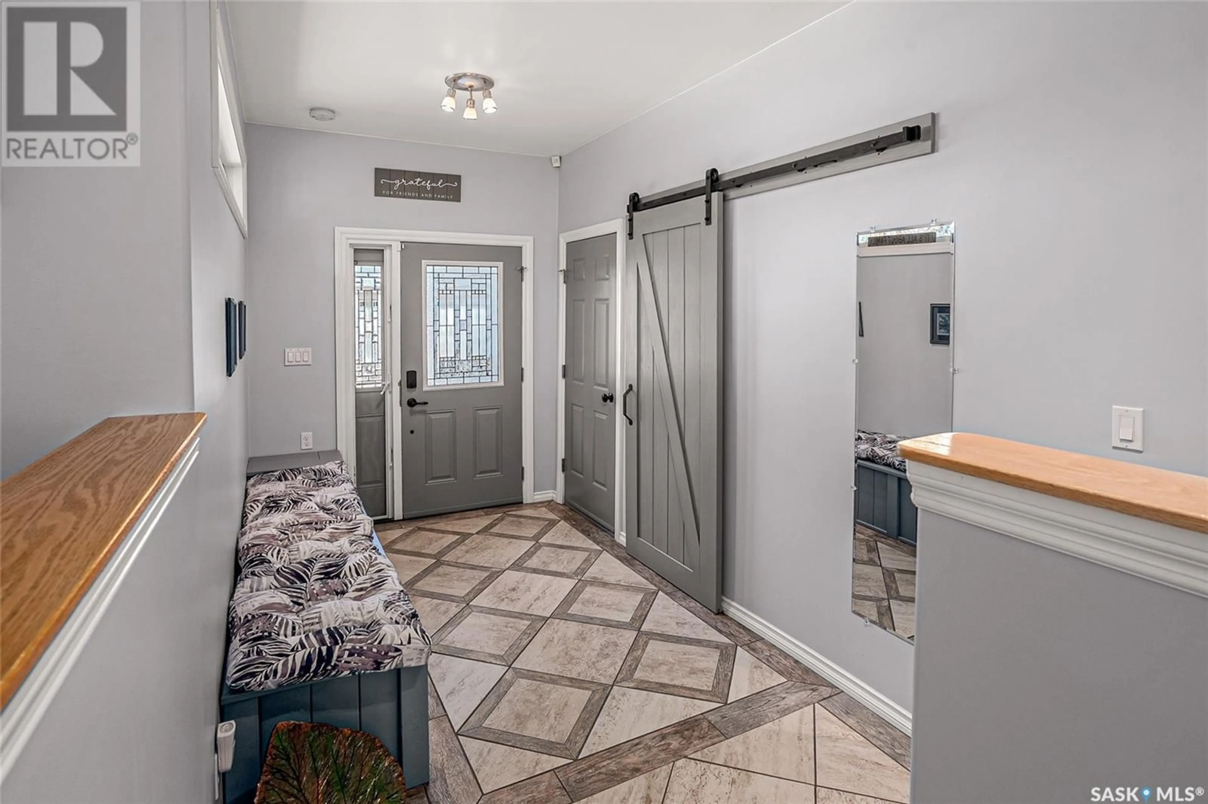Indoor entryway for 154 WHITESHORE CRESCENT, Saskatoon Saskatchewan S7J3W5